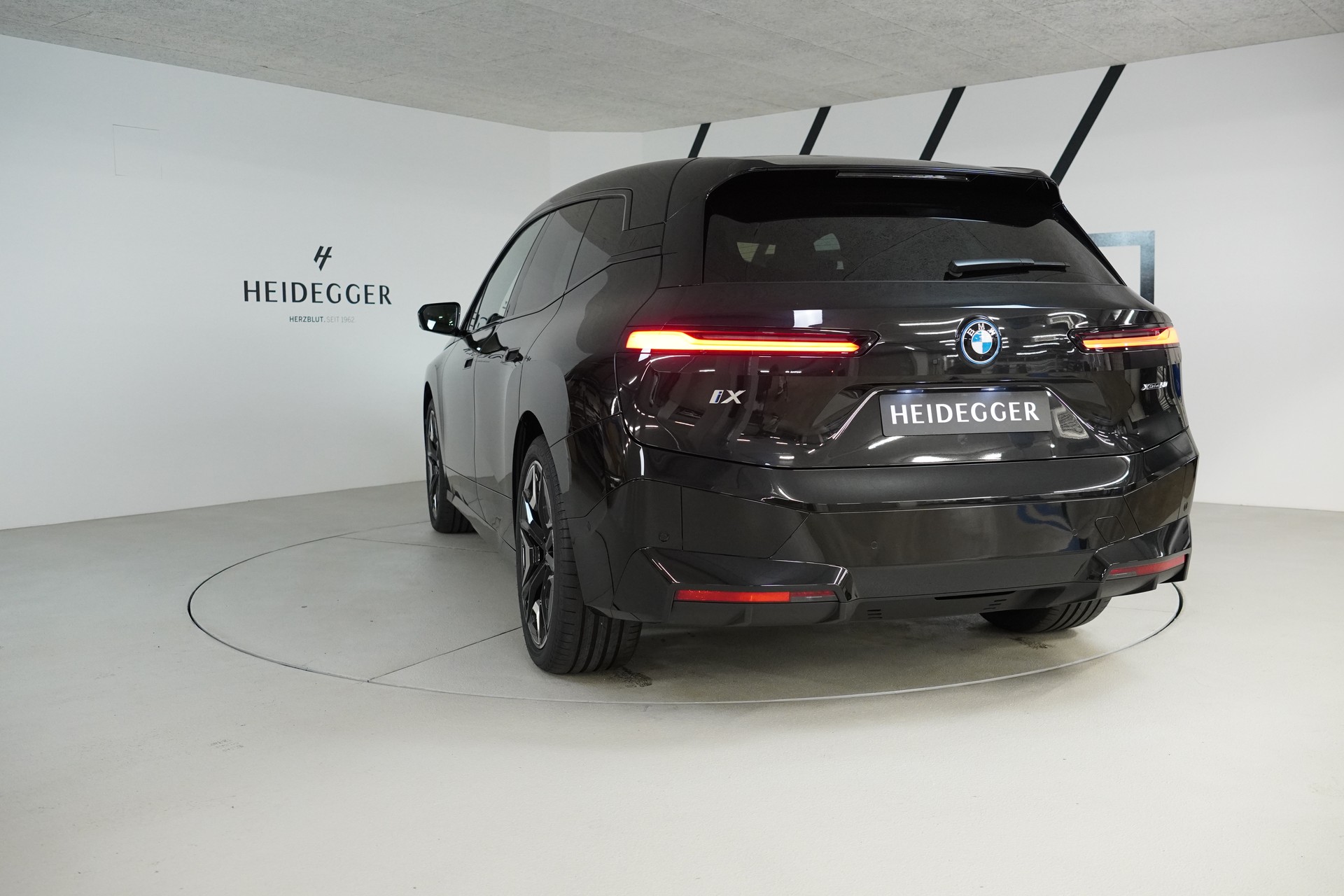 BMW iX xDrive50-image-5