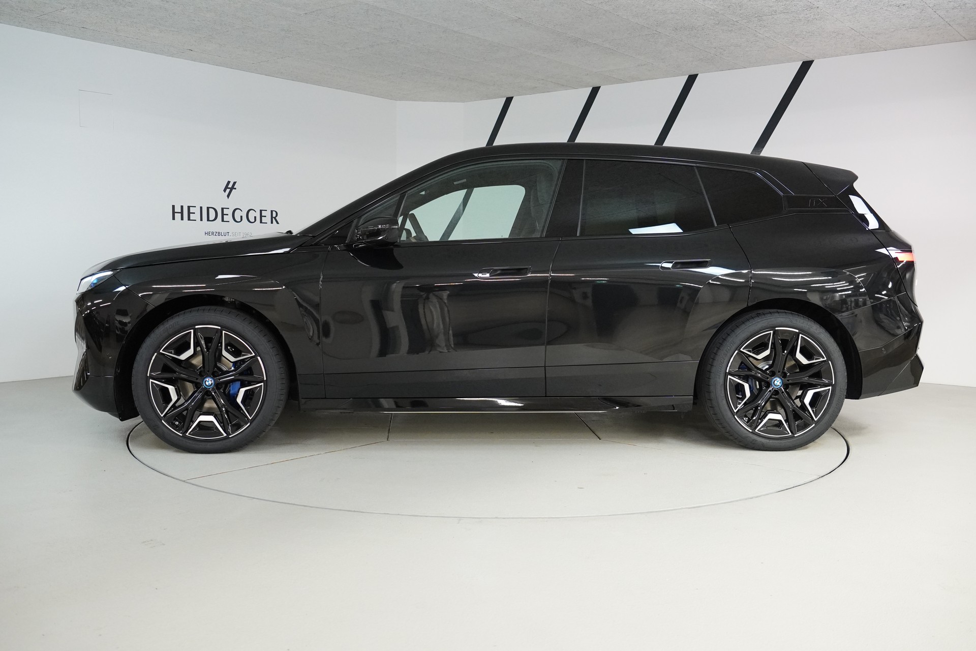 BMW iX xDrive50-image-4