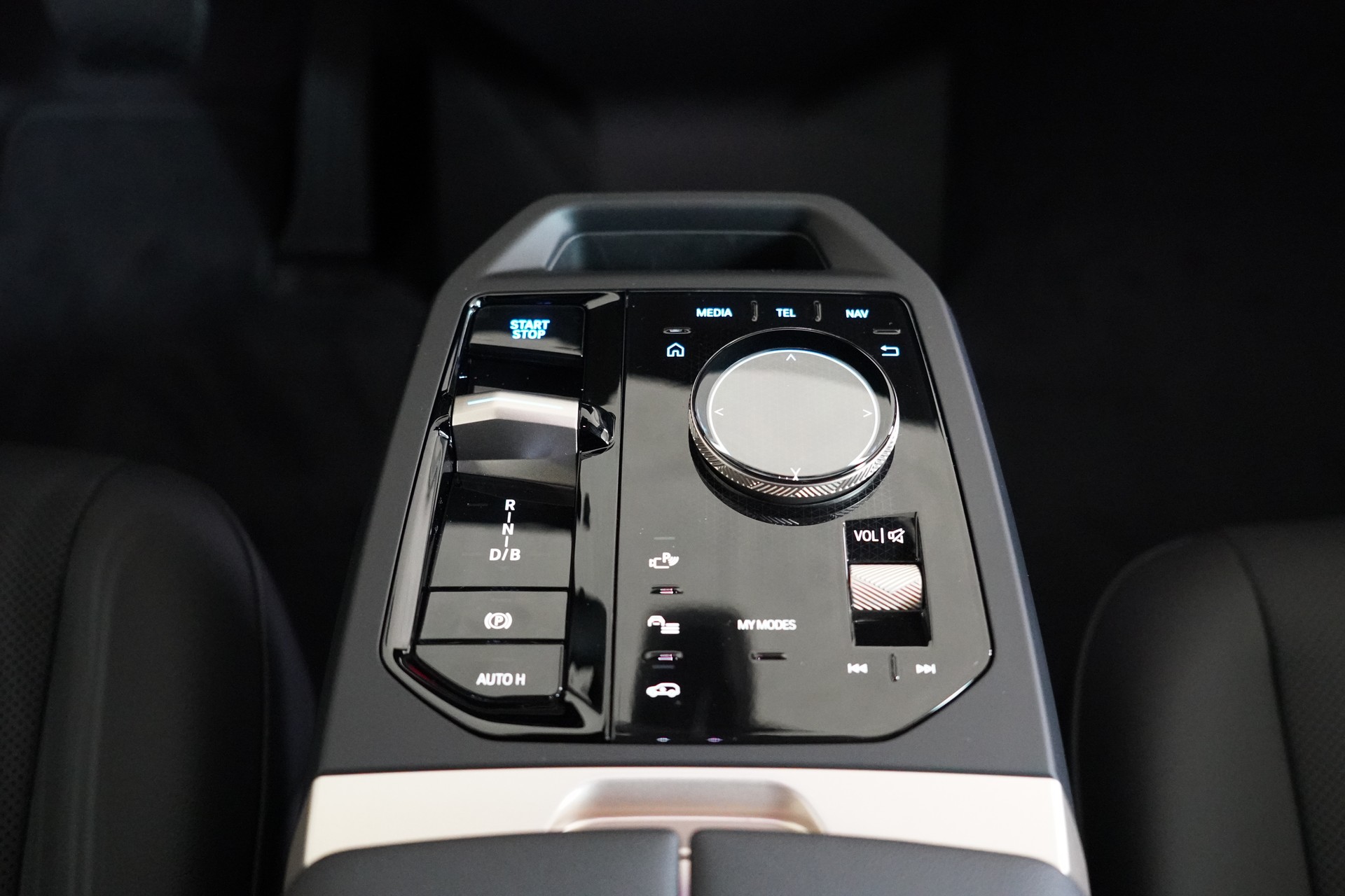 BMW iX xDrive50-image-19