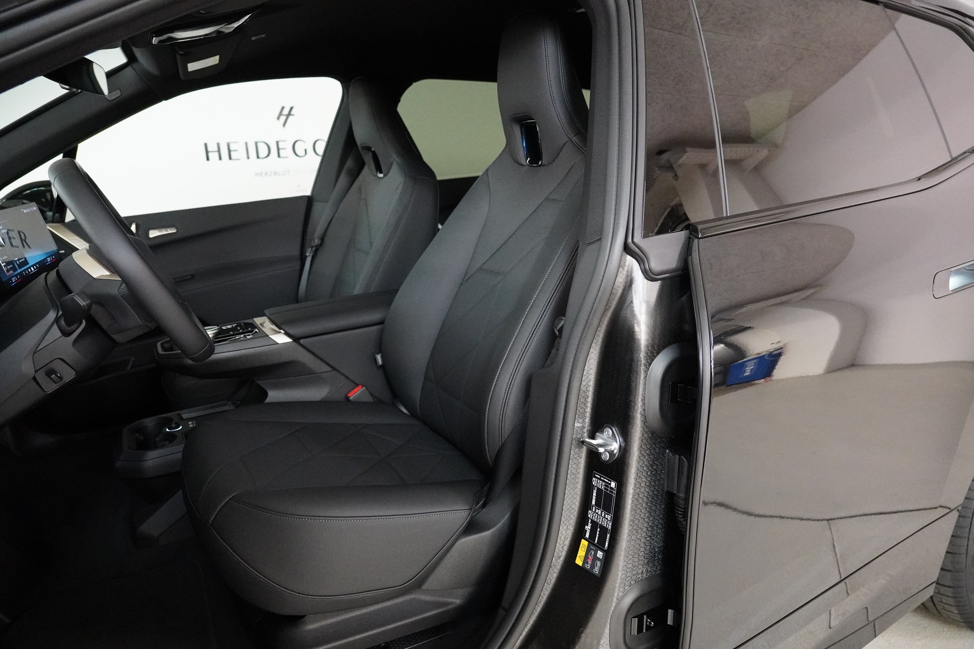 BMW iX xDrive50-image-12