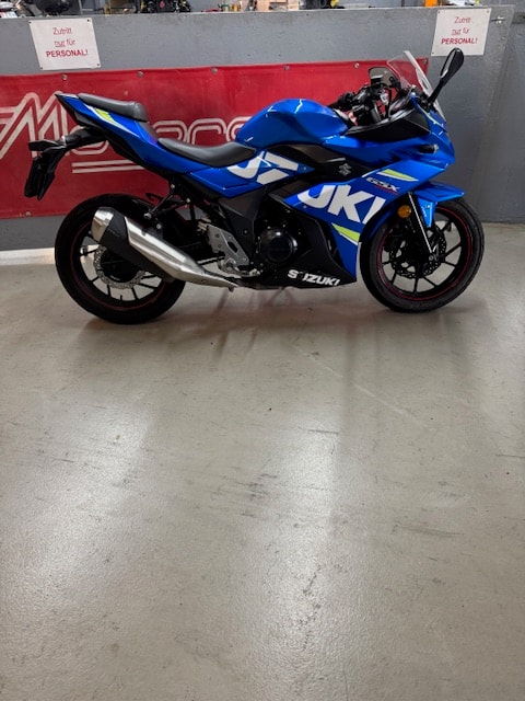 SUZUKI GSX-R 250 L7-image-1