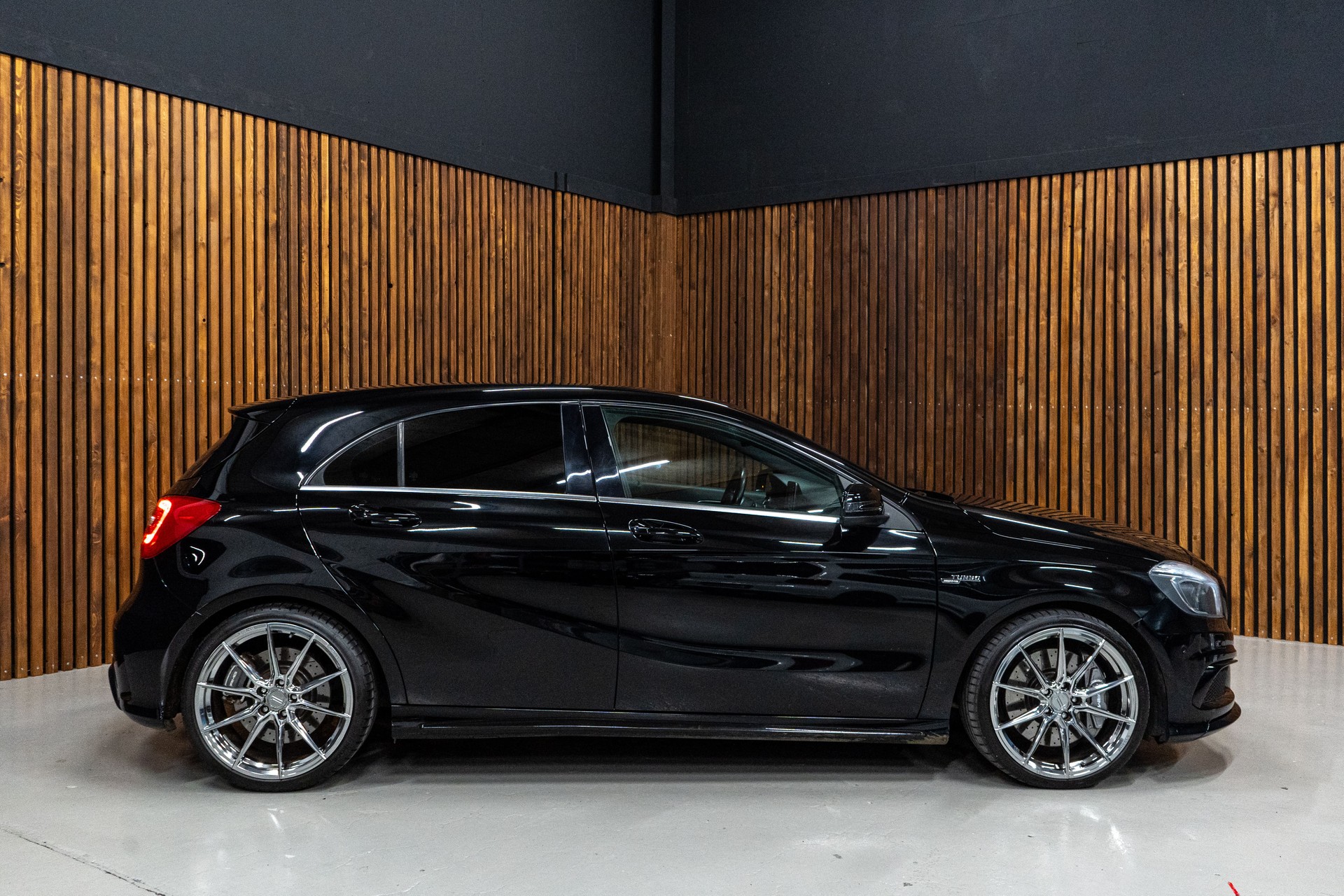 MERCEDES-BENZ A 45 AMG 4m-image-4