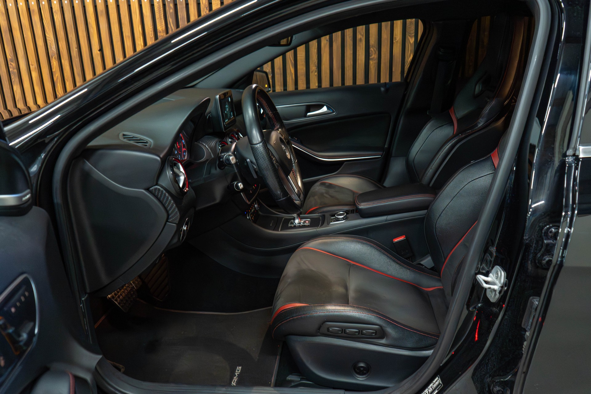 MERCEDES-BENZ A 45 AMG 4m-image-12