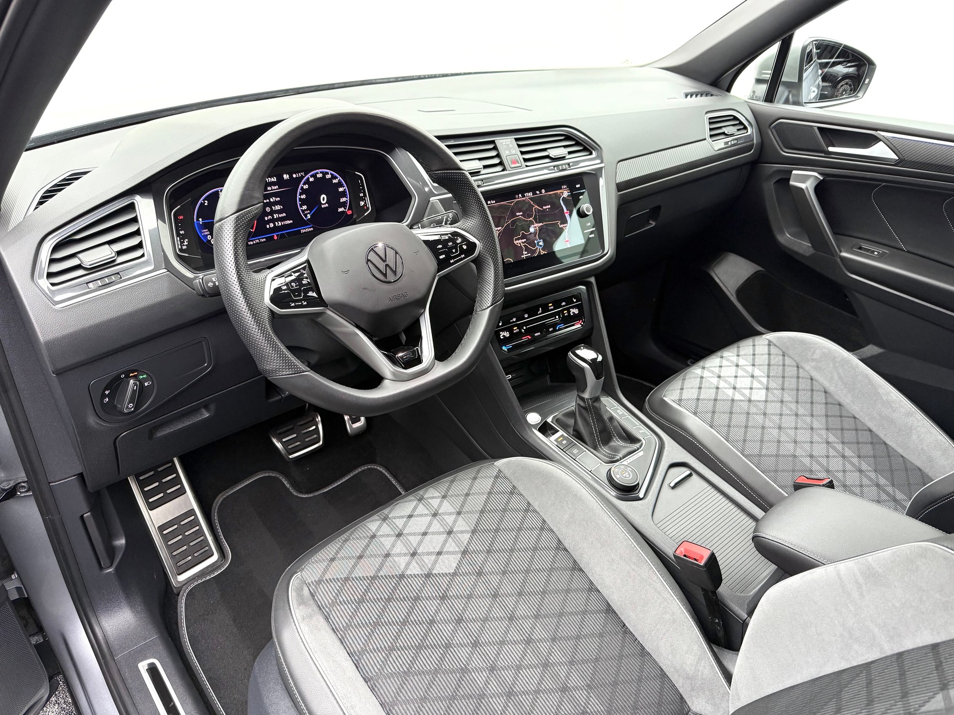 VW Tiguan Allspace 2.0 TDI SCR R-Line 4Motion DSG-image-6