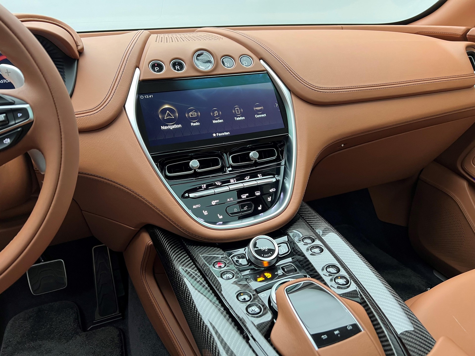 ASTON MARTIN DBX 707 4.0 V8 Bi-Turbo-image-9