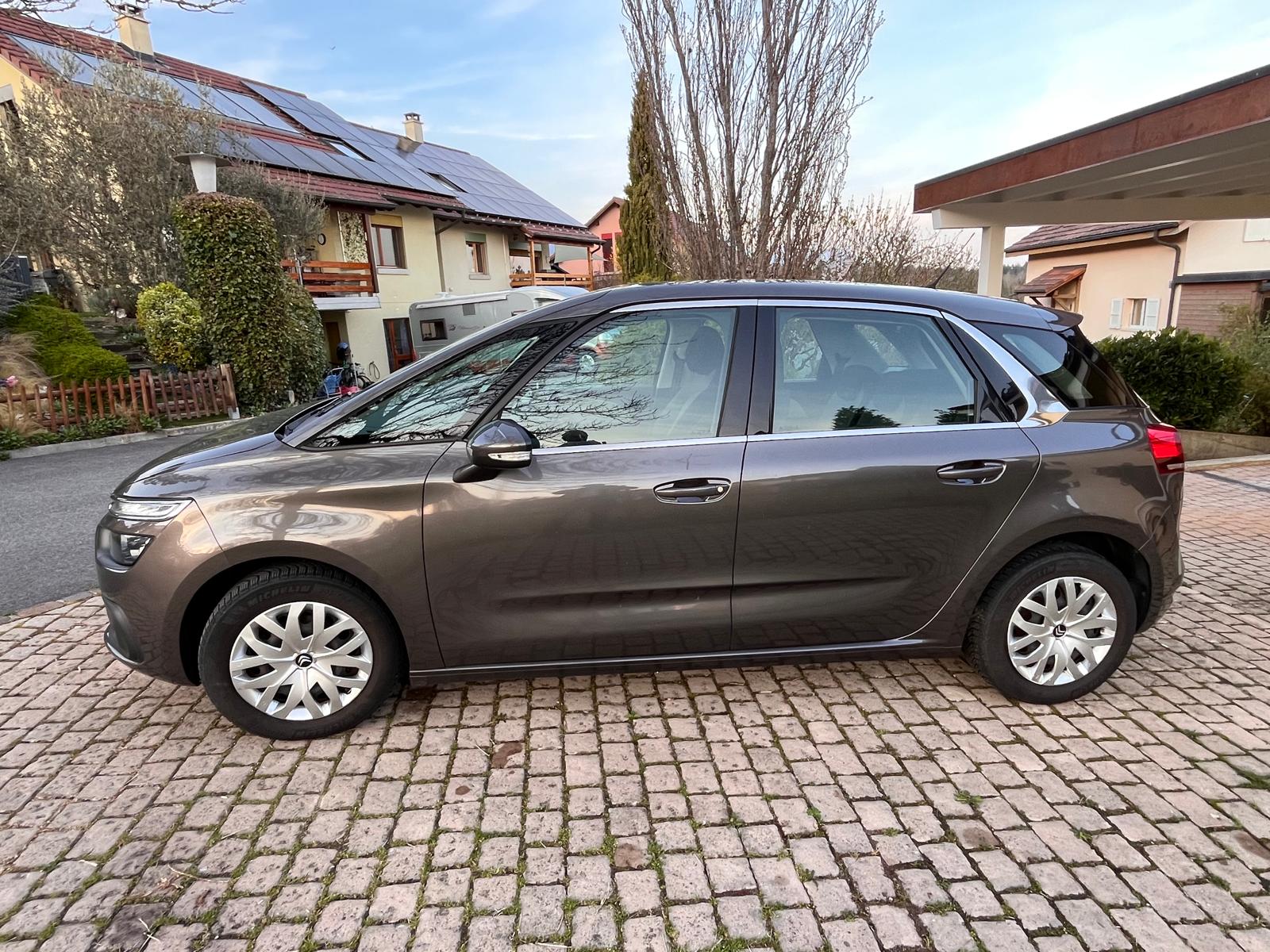 CITROEN C4 Picasso 1.2 Pure Tech Attraction-image-1