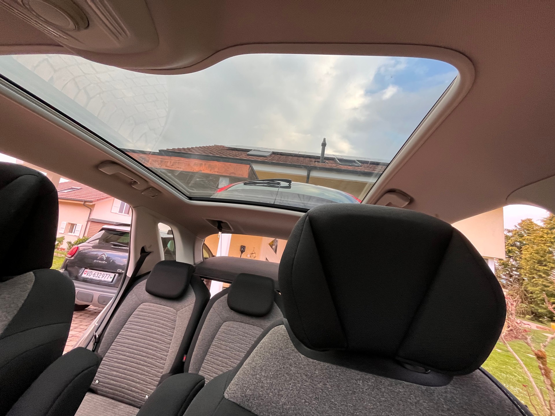 CITROEN C4 Picasso 1.2 Pure Tech Attraction-image-12