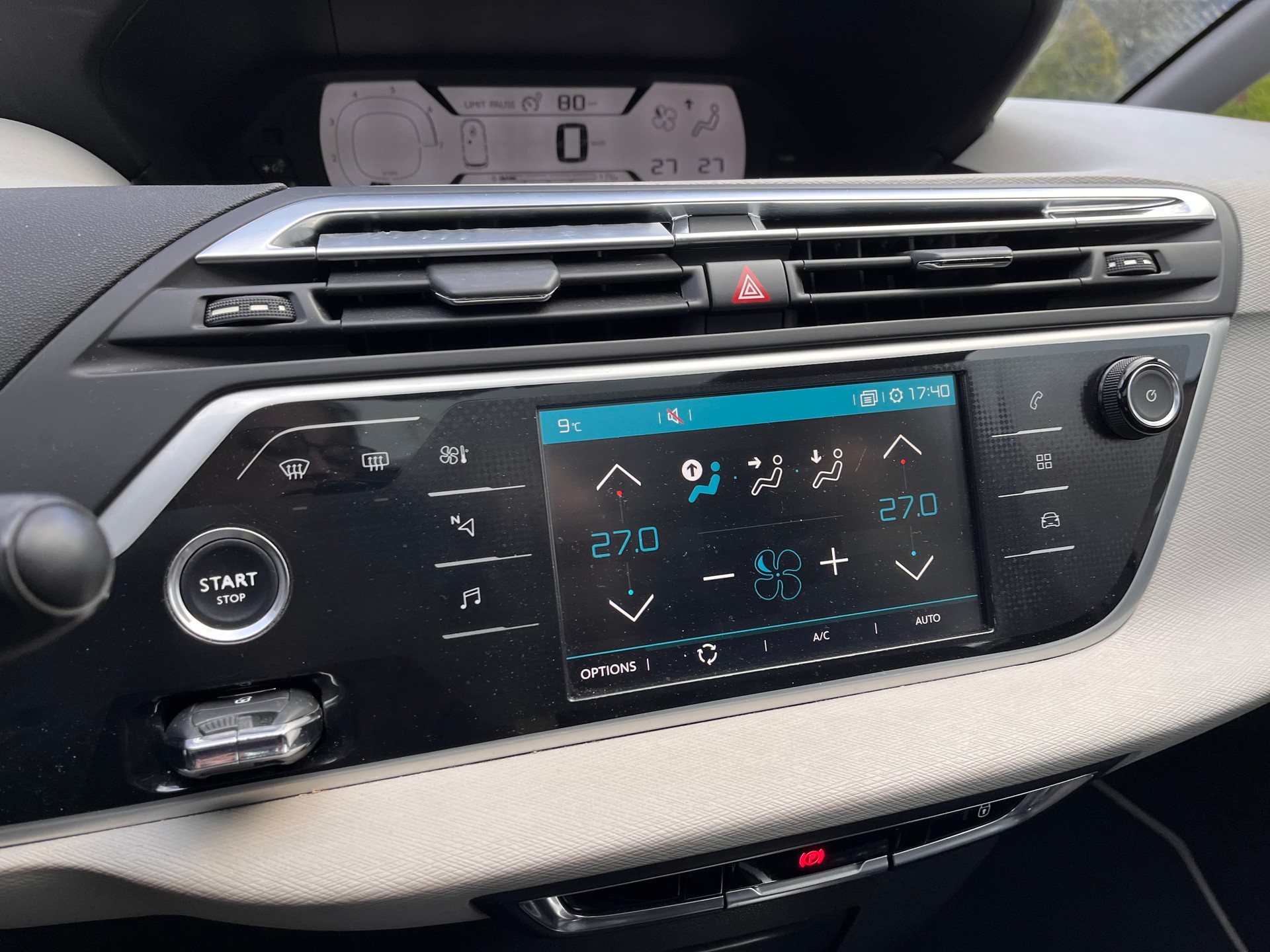 CITROEN C4 Picasso 1.2 Pure Tech Attraction-image-8