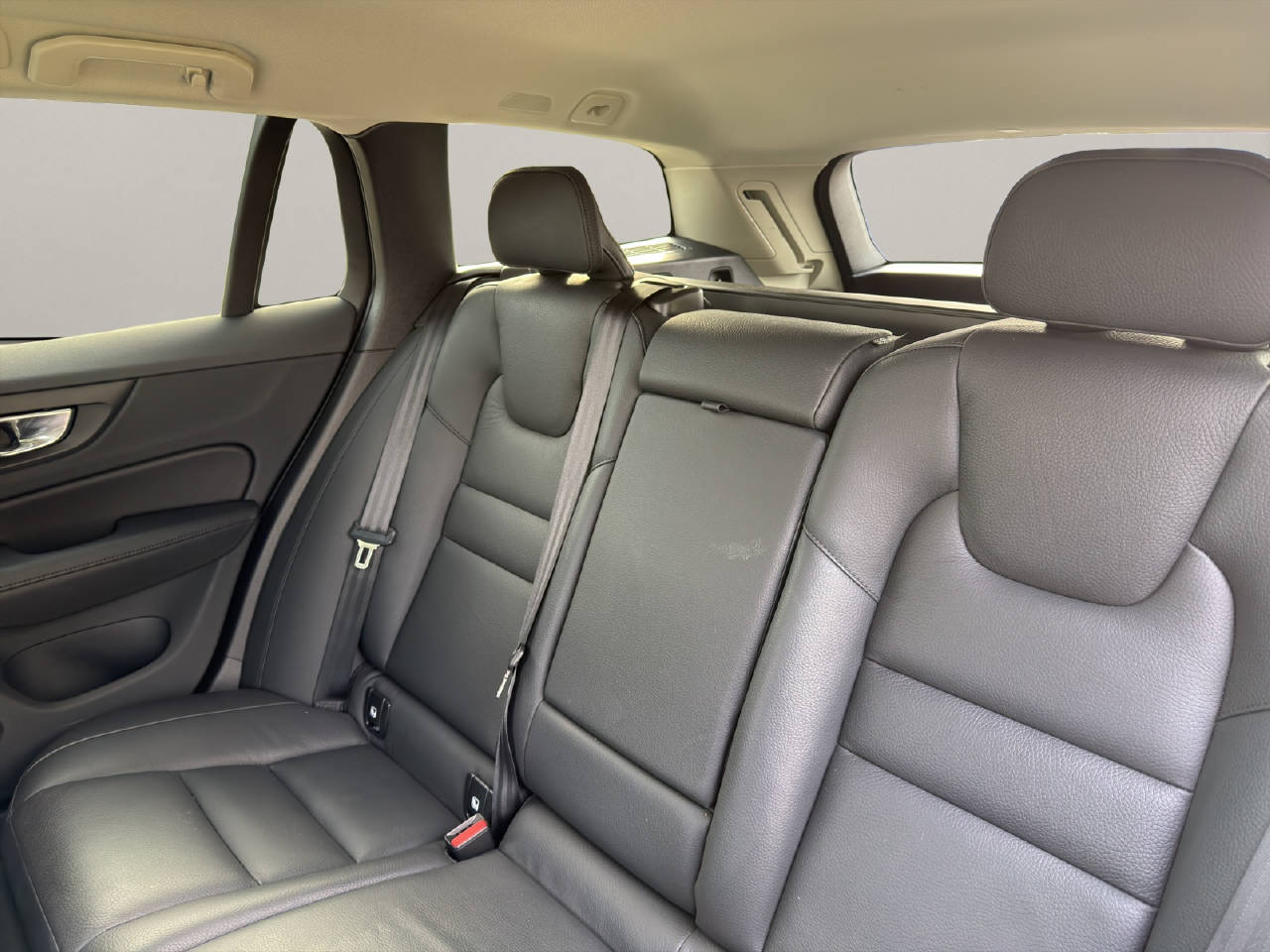 VOLVO V60 2.0 T6 TE Plus Dark eAWD .-image-12