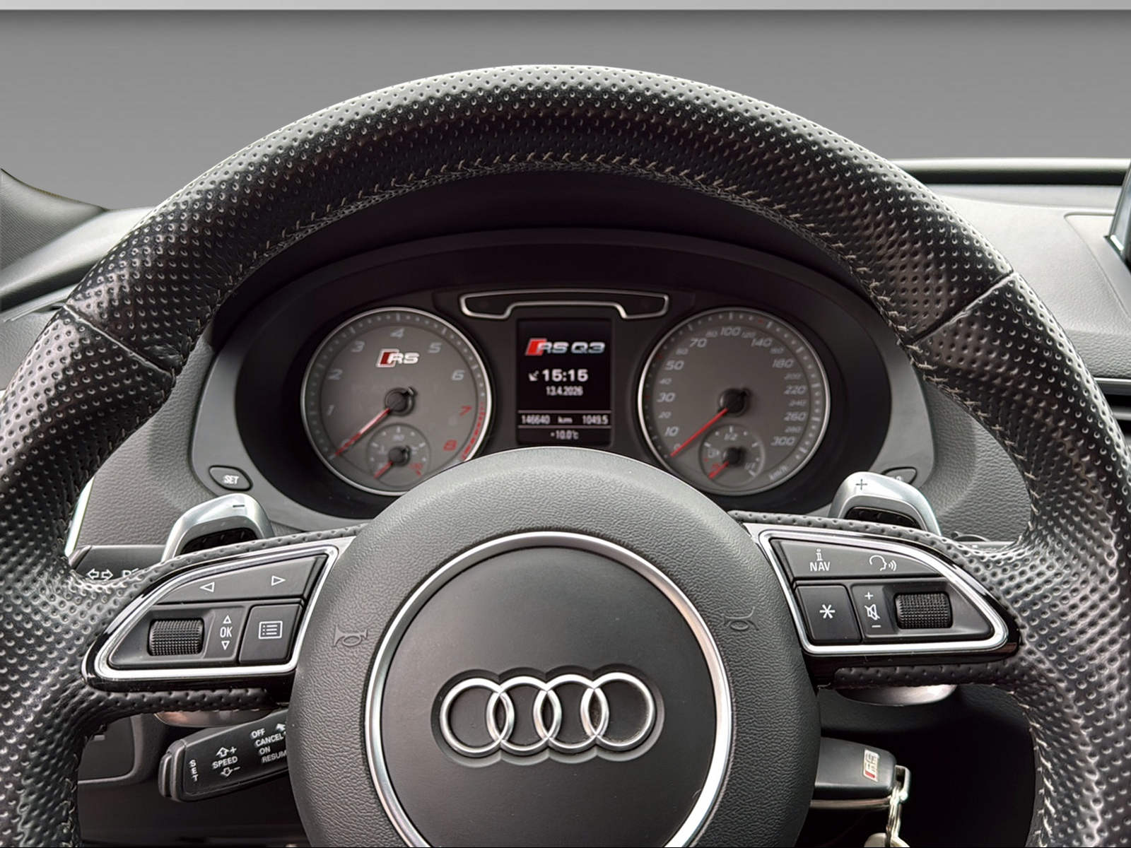 AUDI RS Q3 2.5 TFSI quattro S-Tronic-image-17