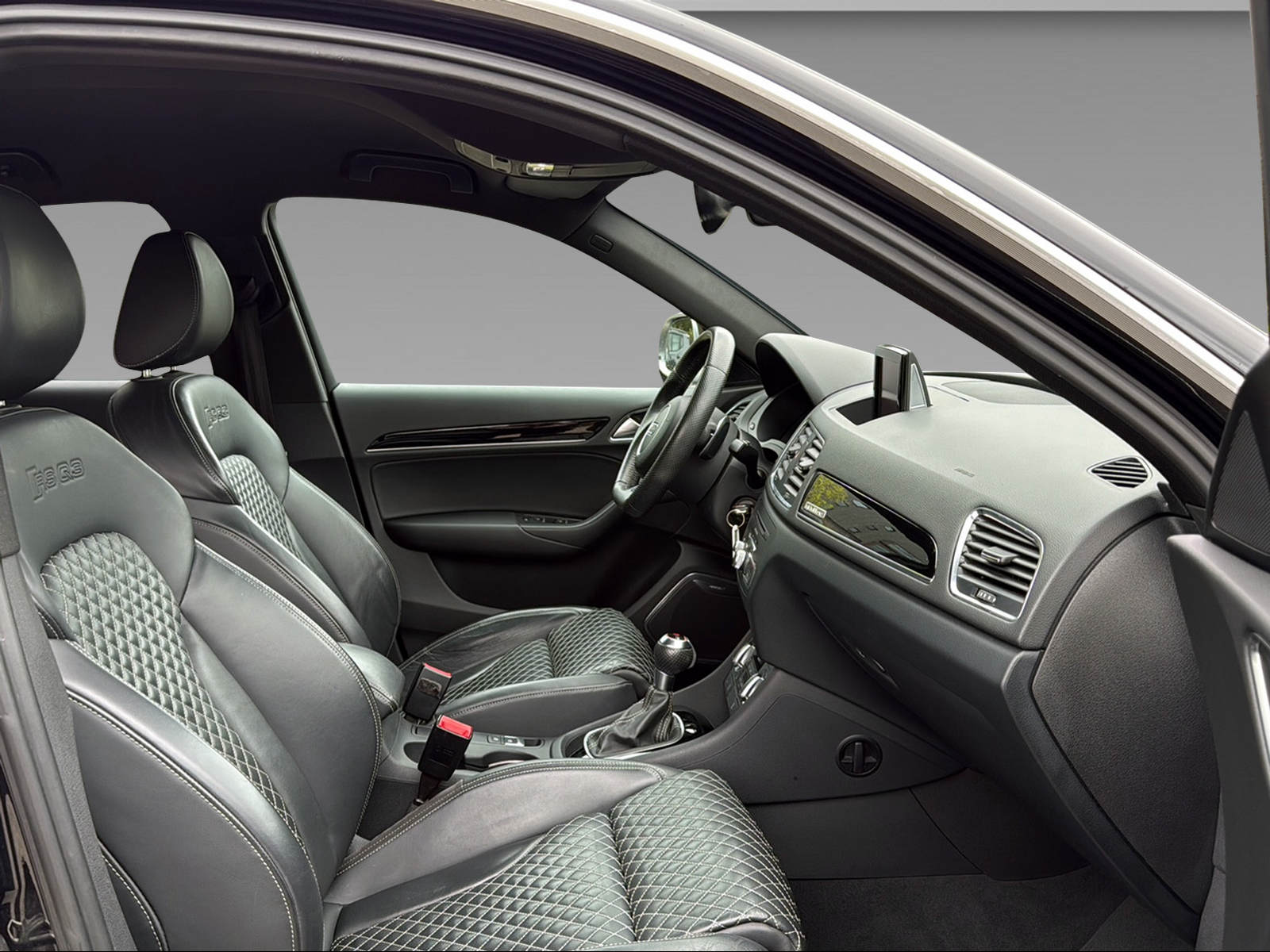 AUDI RS Q3 2.5 TFSI quattro S-Tronic-image-19