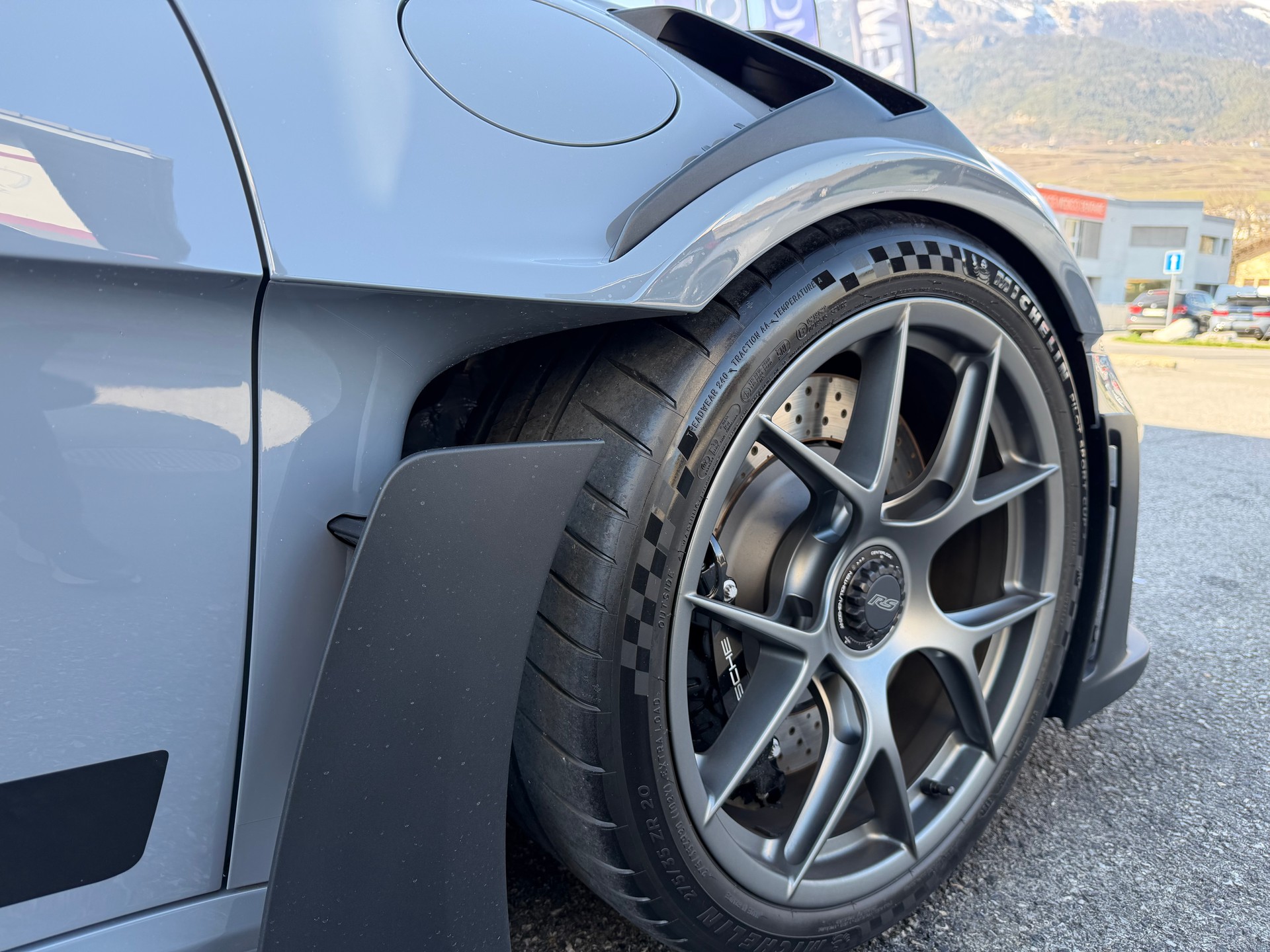 PORSCHE 911 GT3 RS Weissach-image-8