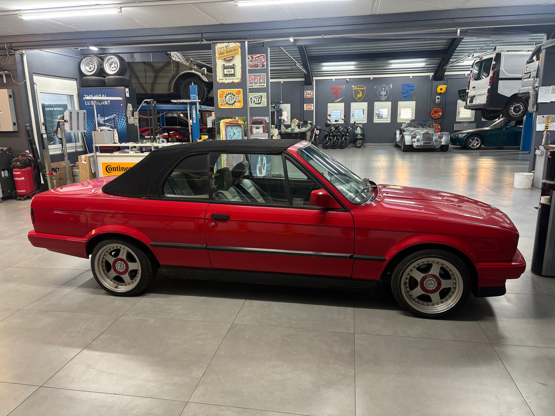BMW 320i Cabrio-image-7
