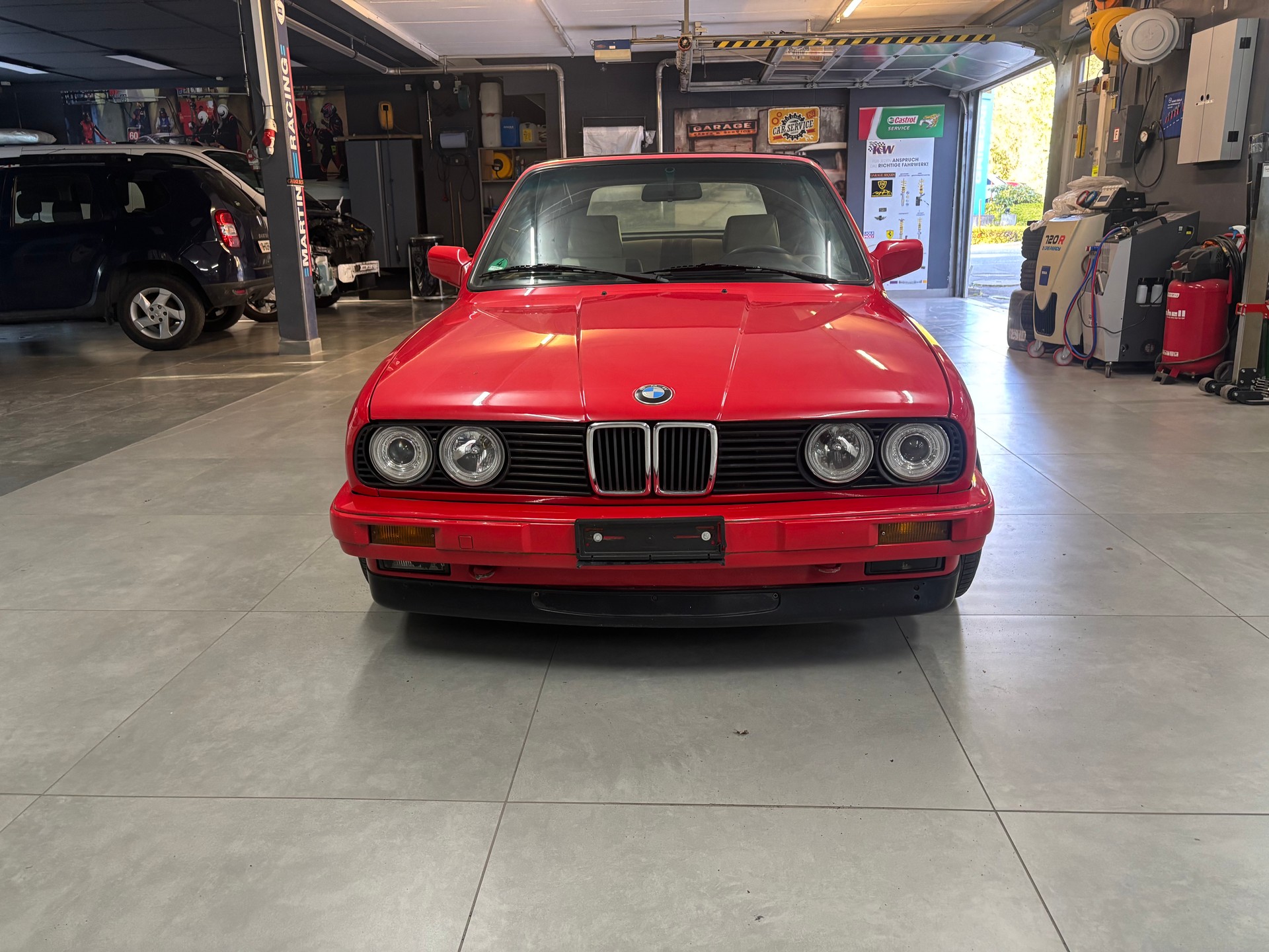 BMW 320i Cabrio-image-1