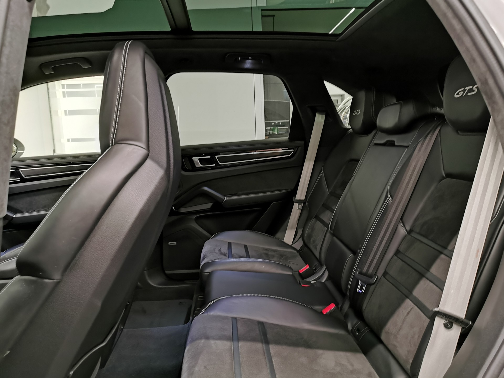 PORSCHE Cayenne GTS TURBO BIS 570 PS KREIDE ABSTANDSREGELTEMPOMAT 360° KAMERA ALCANTRA PANORAMADACH FACELIFT 2023 AHK SPORTABGAS HEADUP-image-13
