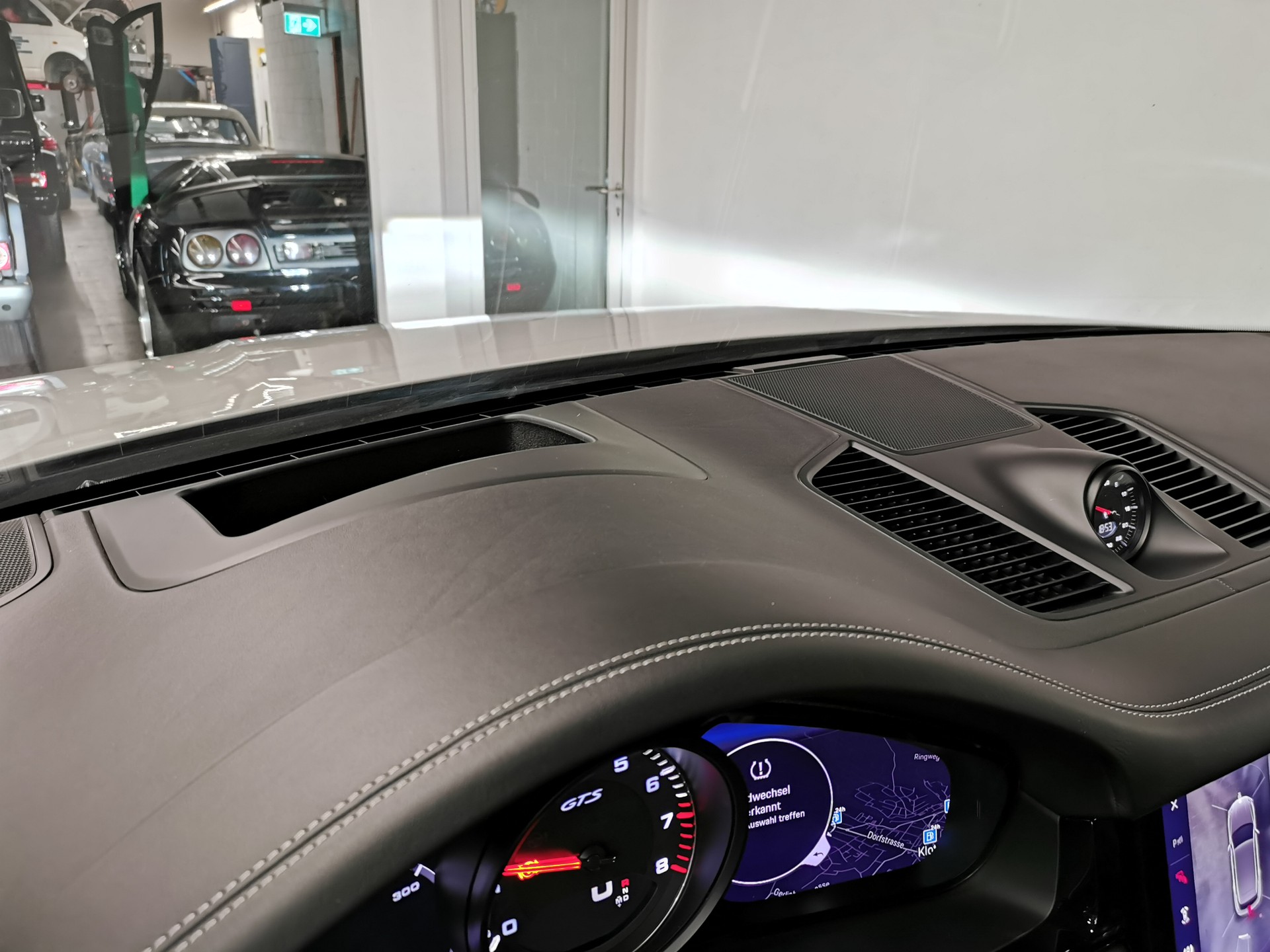 PORSCHE Cayenne GTS TURBO BIS 570 PS KREIDE ABSTANDSREGELTEMPOMAT 360° KAMERA ALCANTRA PANORAMADACH FACELIFT 2023 AHK SPORTABGAS HEADUP-image-12