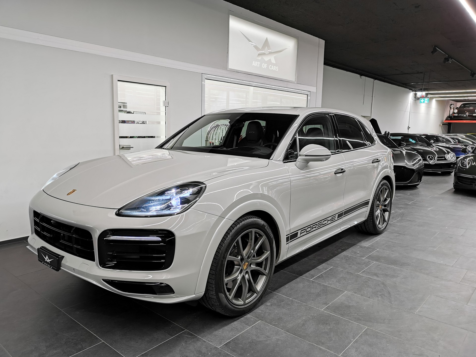 PORSCHE Cayenne GTS TURBO BIS 570 PS KREIDE ABSTANDSREGELTEMPOMAT 360° KAMERA ALCANTRA PANORAMADACH FACELIFT 2023 AHK SPORTABGAS HEADUP-image-2