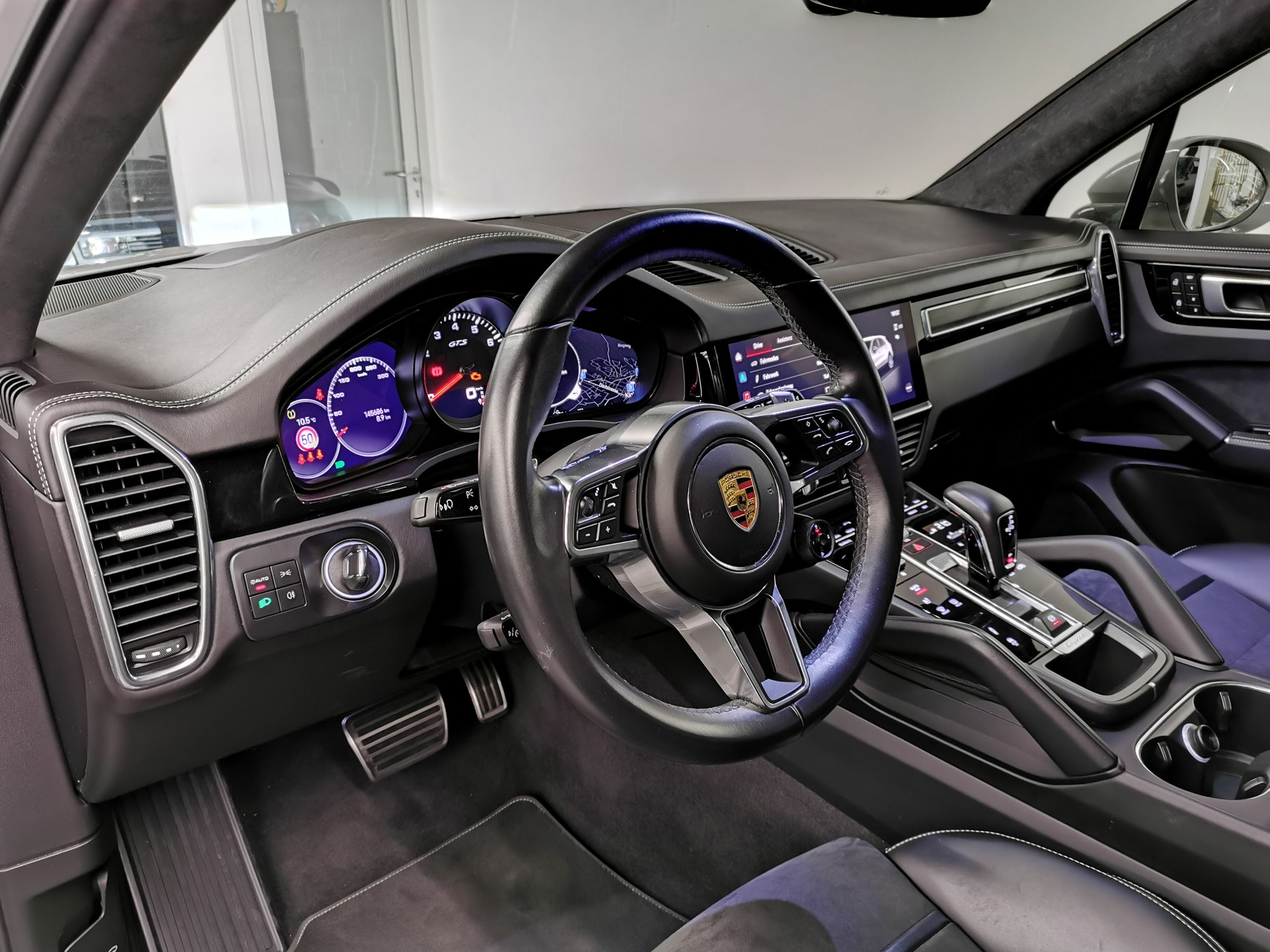 PORSCHE Cayenne GTS TURBO BIS 570 PS KREIDE ABSTANDSREGELTEMPOMAT 360° KAMERA ALCANTRA PANORAMADACH FACELIFT 2023 AHK SPORTABGAS HEADUP-image-7