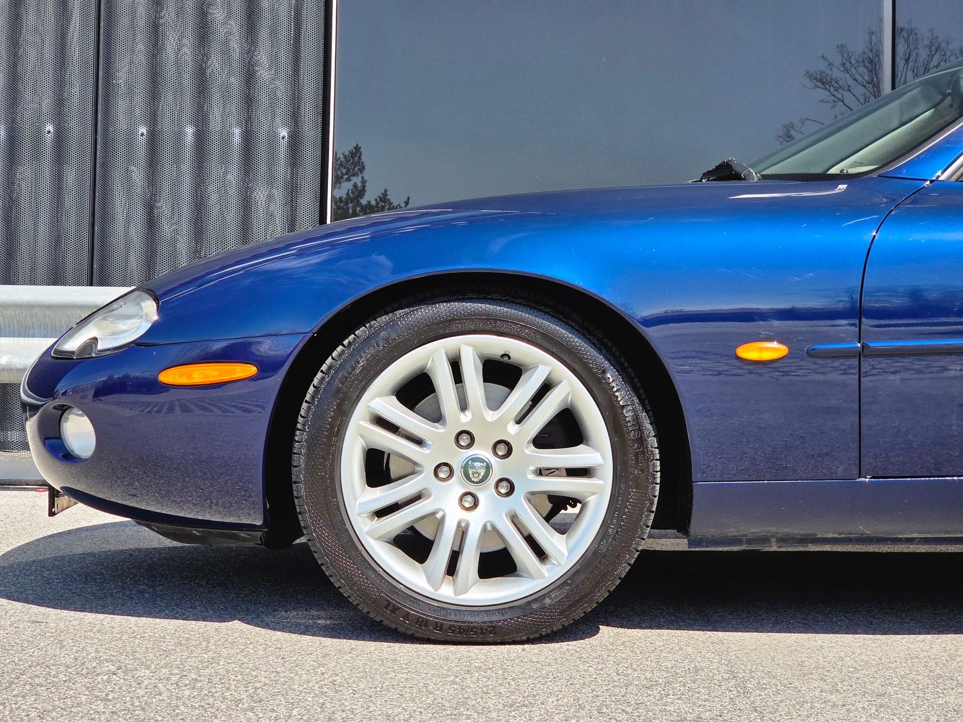 JAGUAR XK8 - voiture CH - excellent état - rare phase 2 - carnet de services - expertisée 04.2025.-image-7