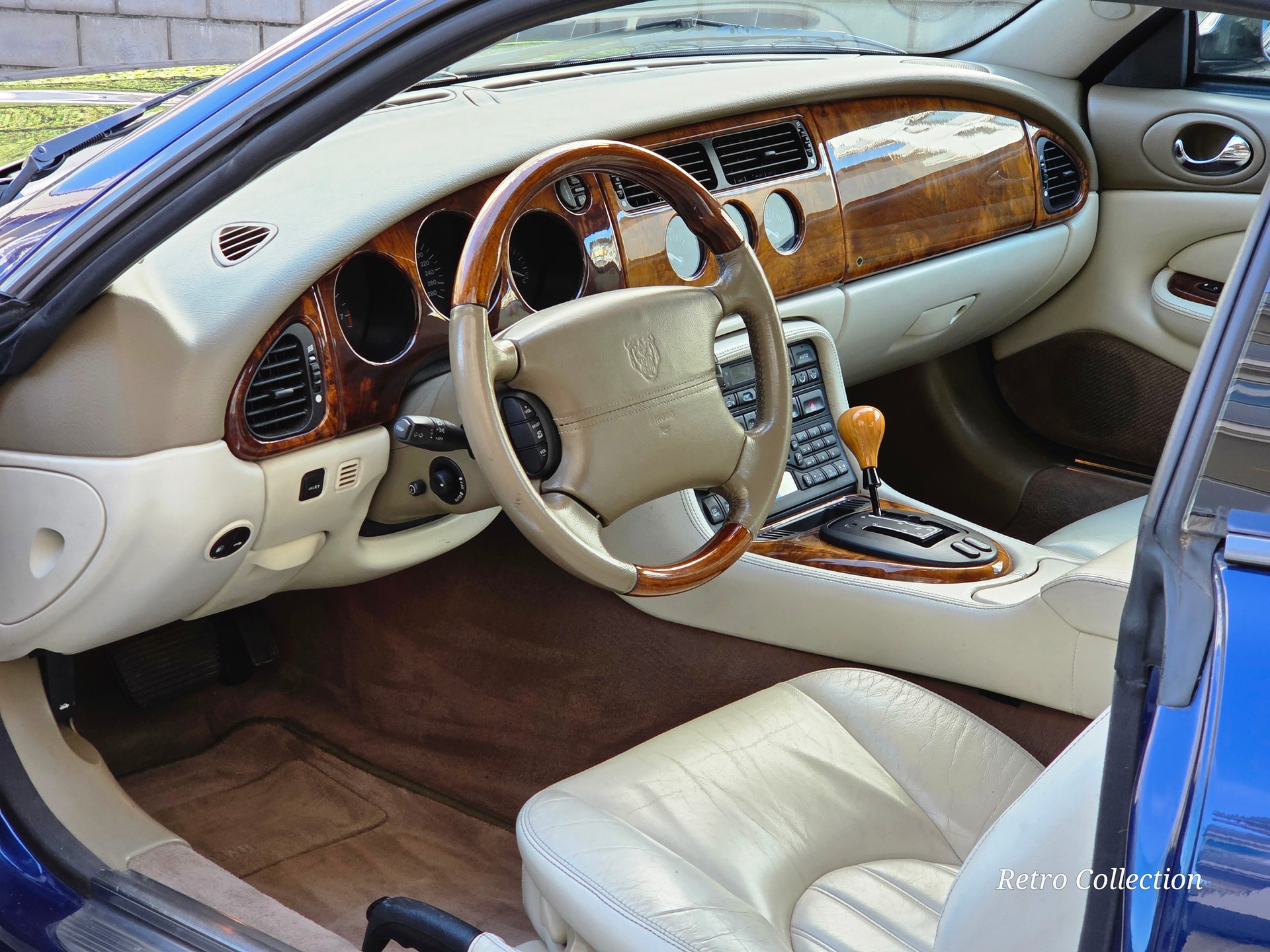 JAGUAR XK8 - voiture CH - excellent état - rare phase 2 - carnet de services - expertisée 04.2025.-image-8