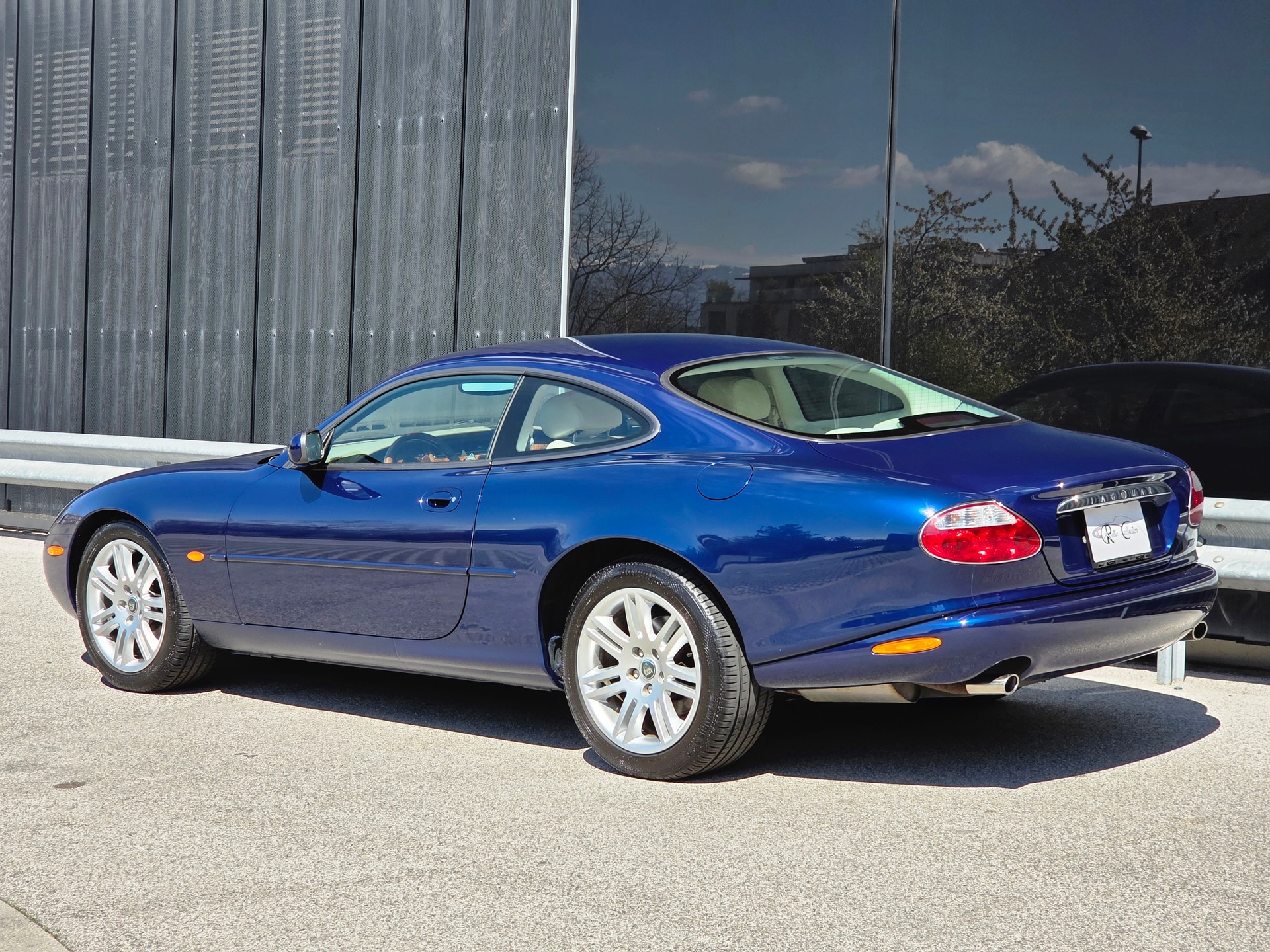 JAGUAR XK8 - voiture CH - excellent état - rare phase 2 - carnet de services - expertisée 04.2025.-image-6