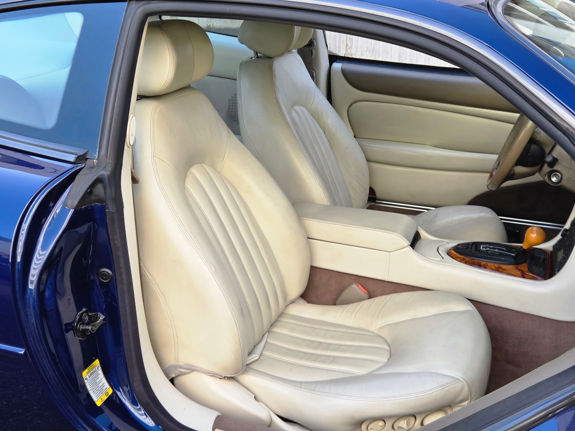 JAGUAR XK8 - voiture CH - excellent état - rare phase 2 - carnet de services - expertisée 04.2025.-image-11