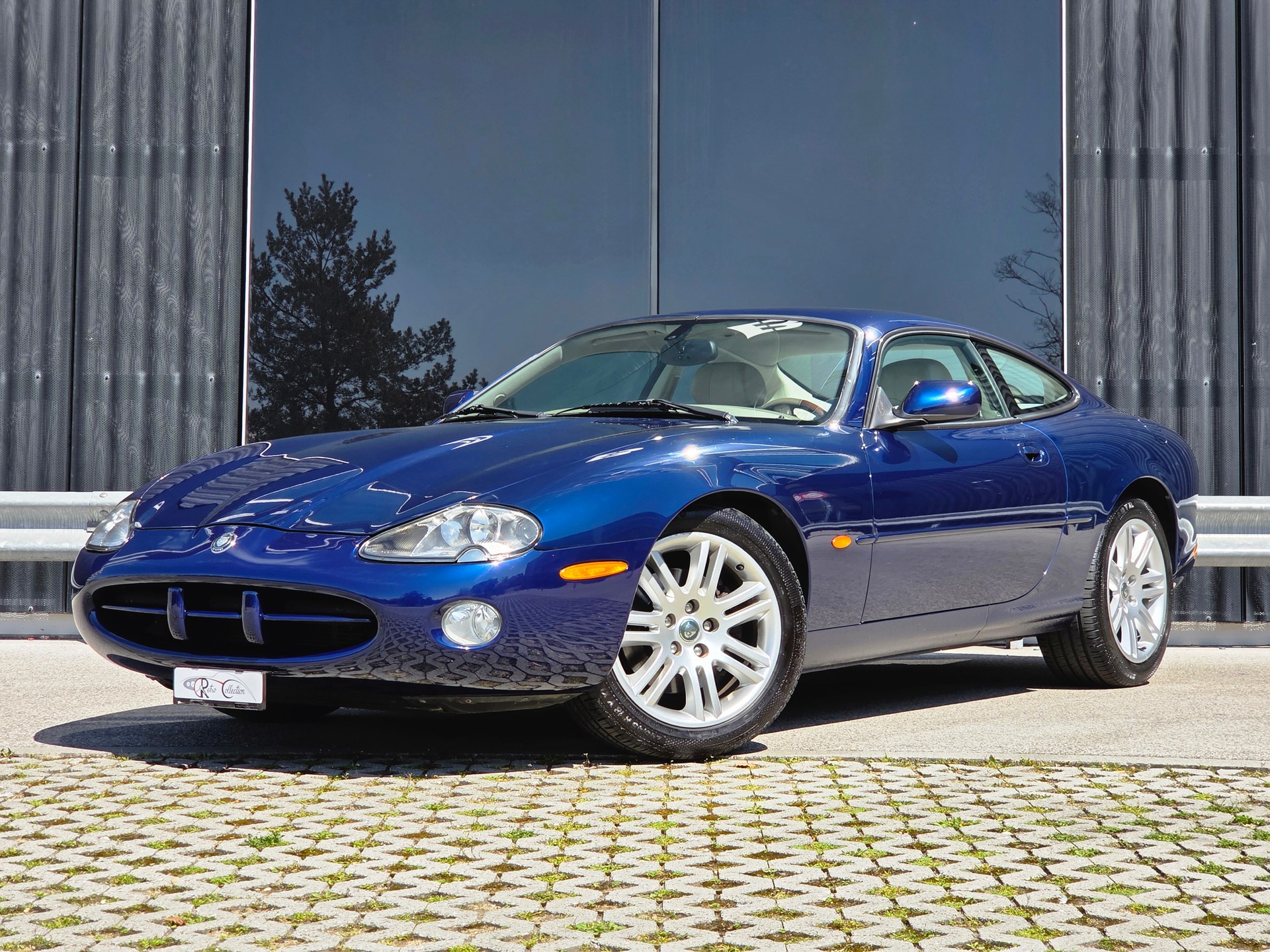 JAGUAR XK8 - voiture CH - excellent état - rare phase 2 - carnet de services - expertisée 04.2025.