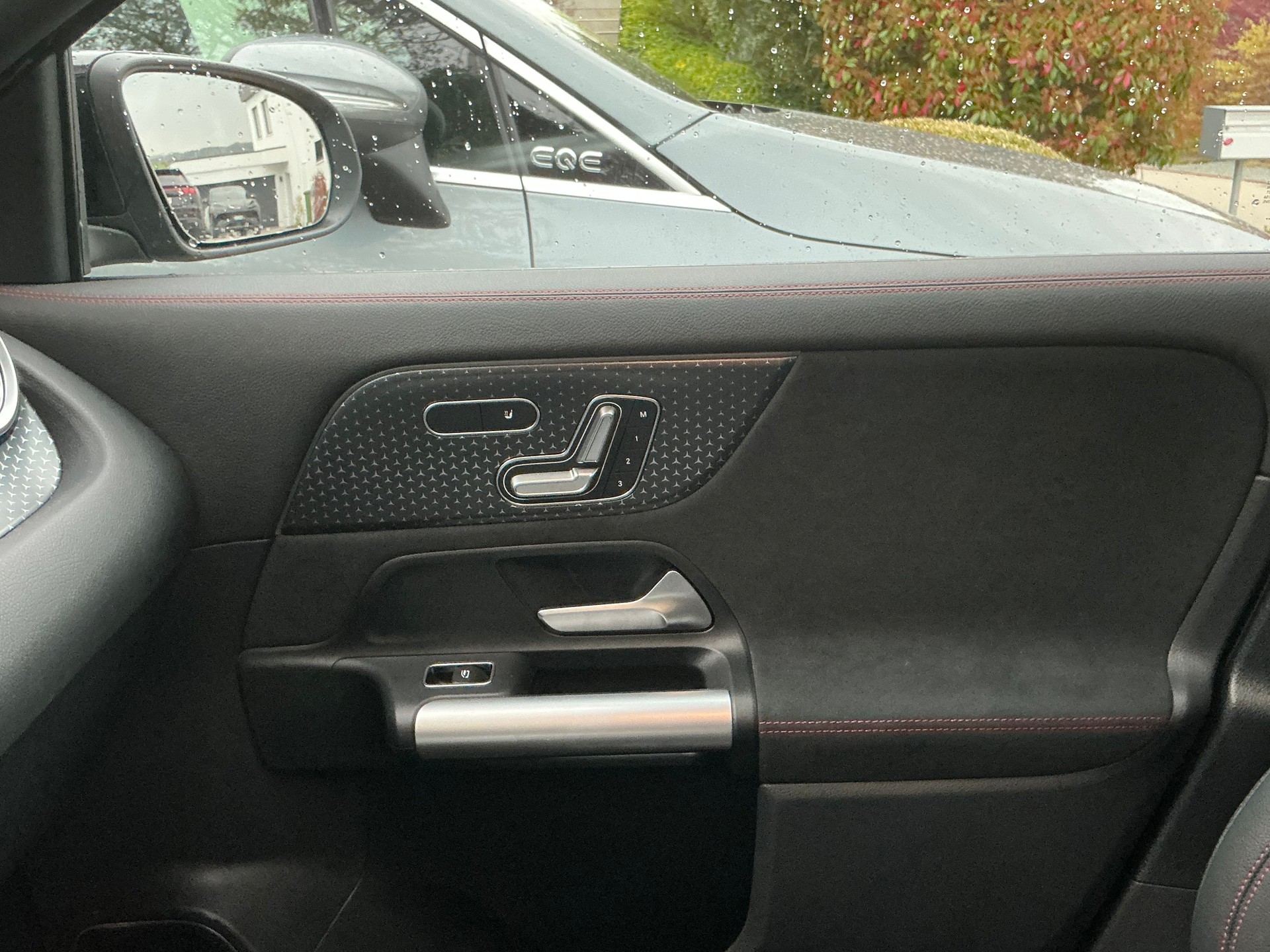 MERCEDES-BENZ EQA 350 AMG Line 4Matic-image-6
