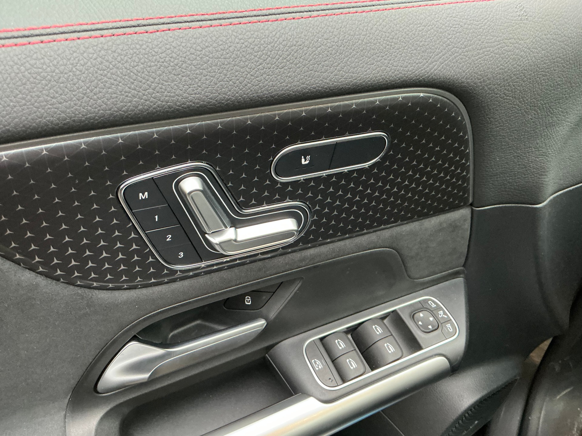 MERCEDES-BENZ EQA 350 AMG Line 4Matic-image-7