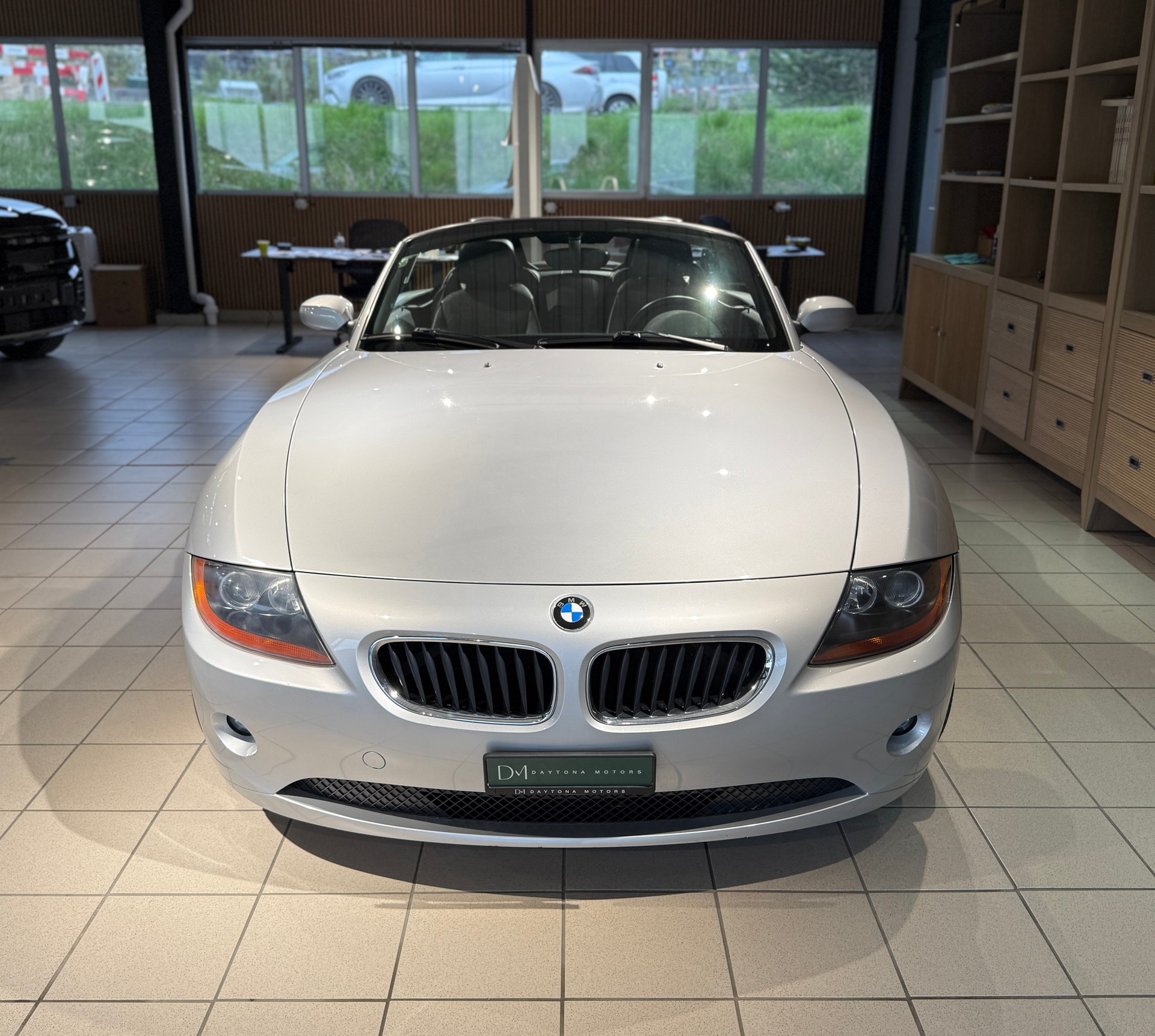 BMW Z4 2.2i Roadster-showroom-element-2