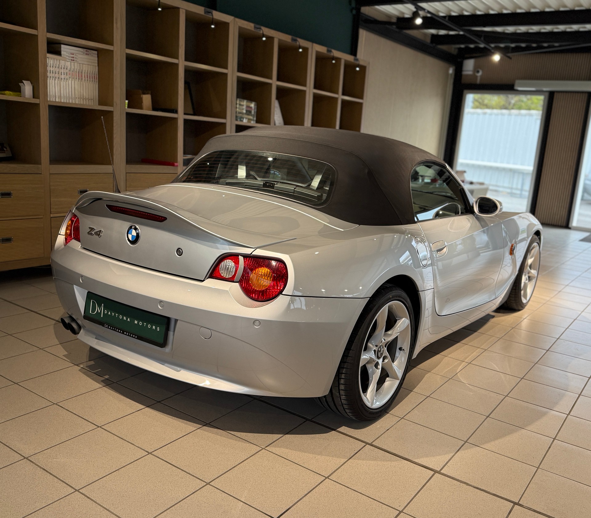 BMW Z4 2.2i Roadster-image-11