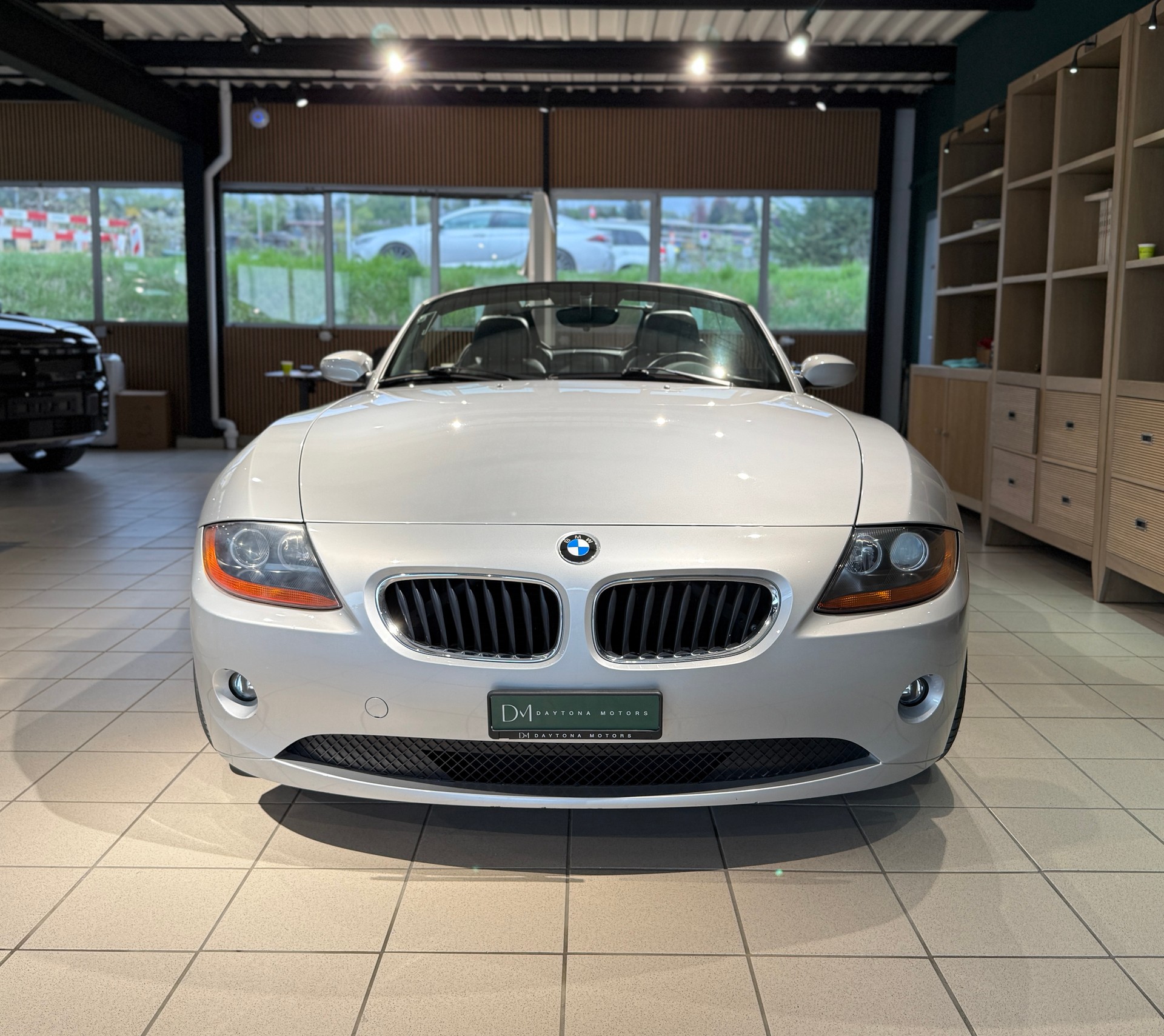 BMW Z4 2.2i Roadster-showroom-element-3