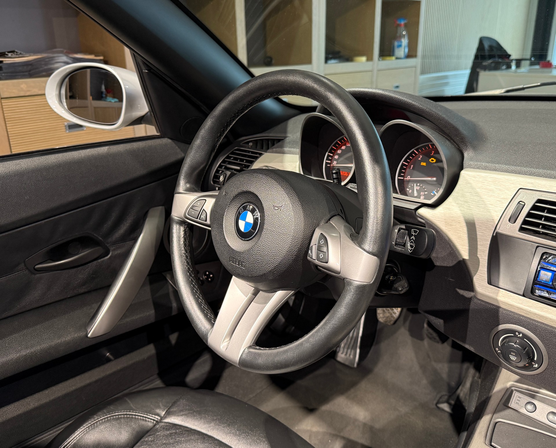BMW Z4 2.2i Roadster-image-23