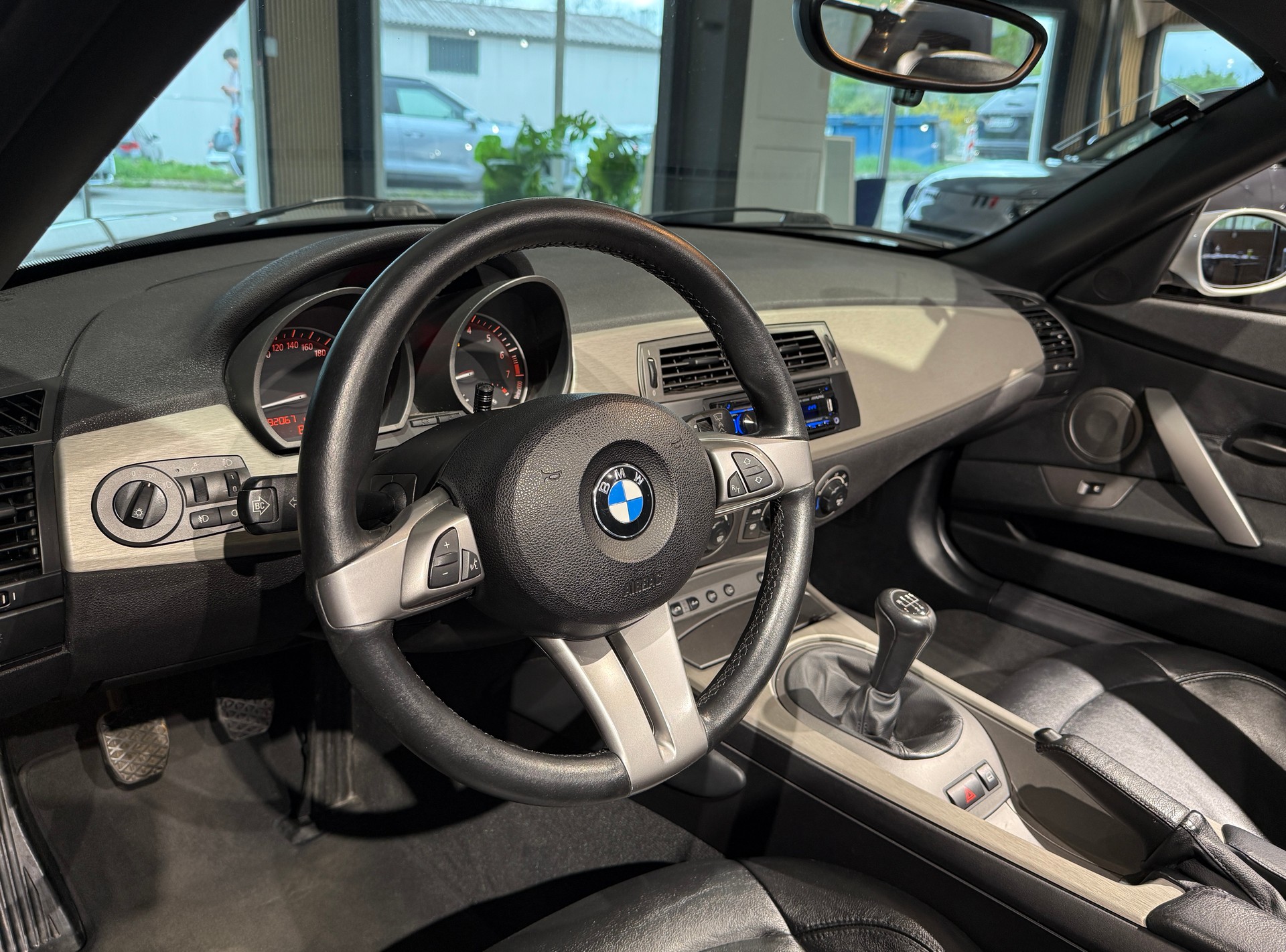BMW Z4 2.2i Roadster-image-19