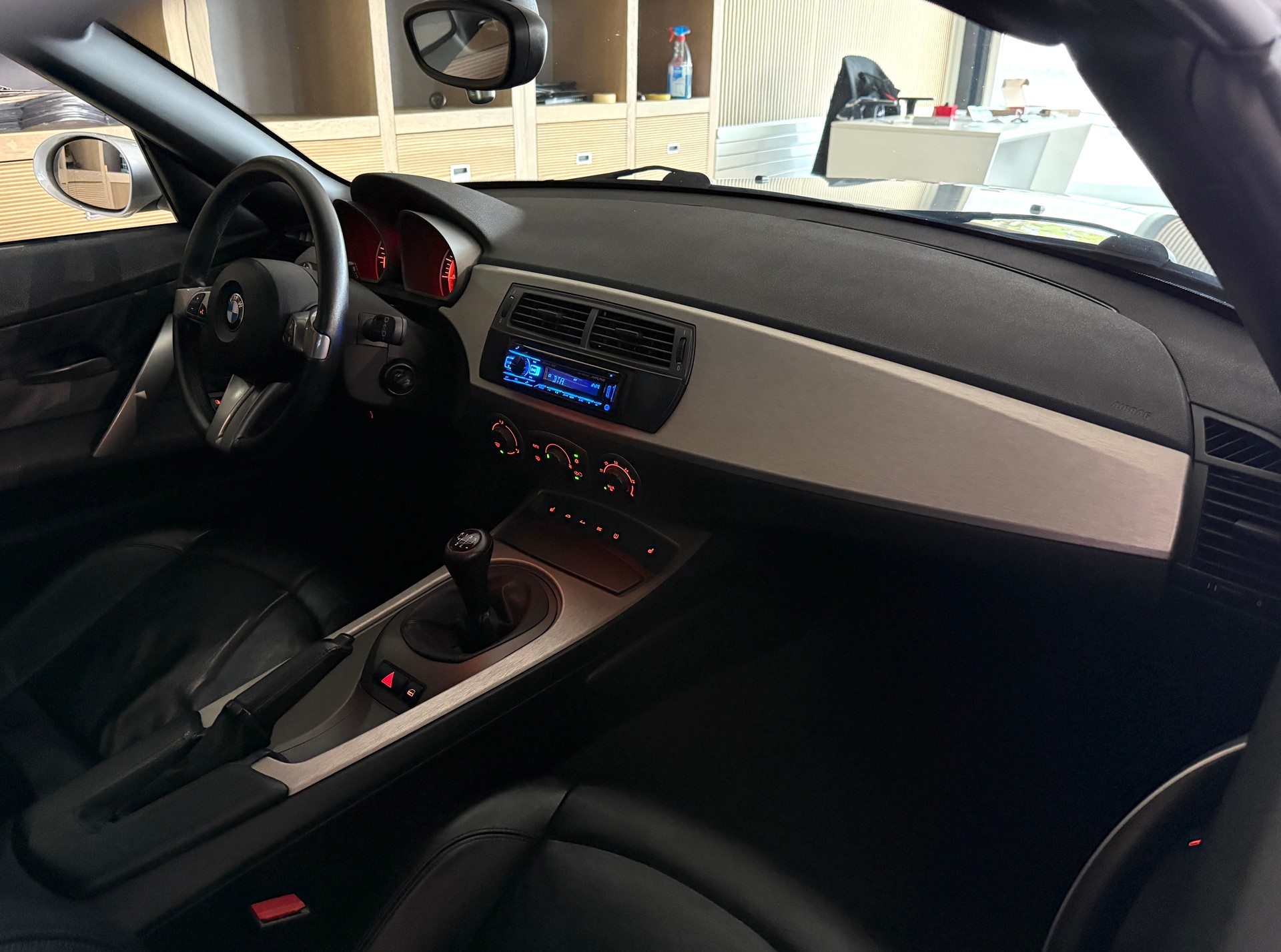 BMW Z4 2.2i Roadster-image-21