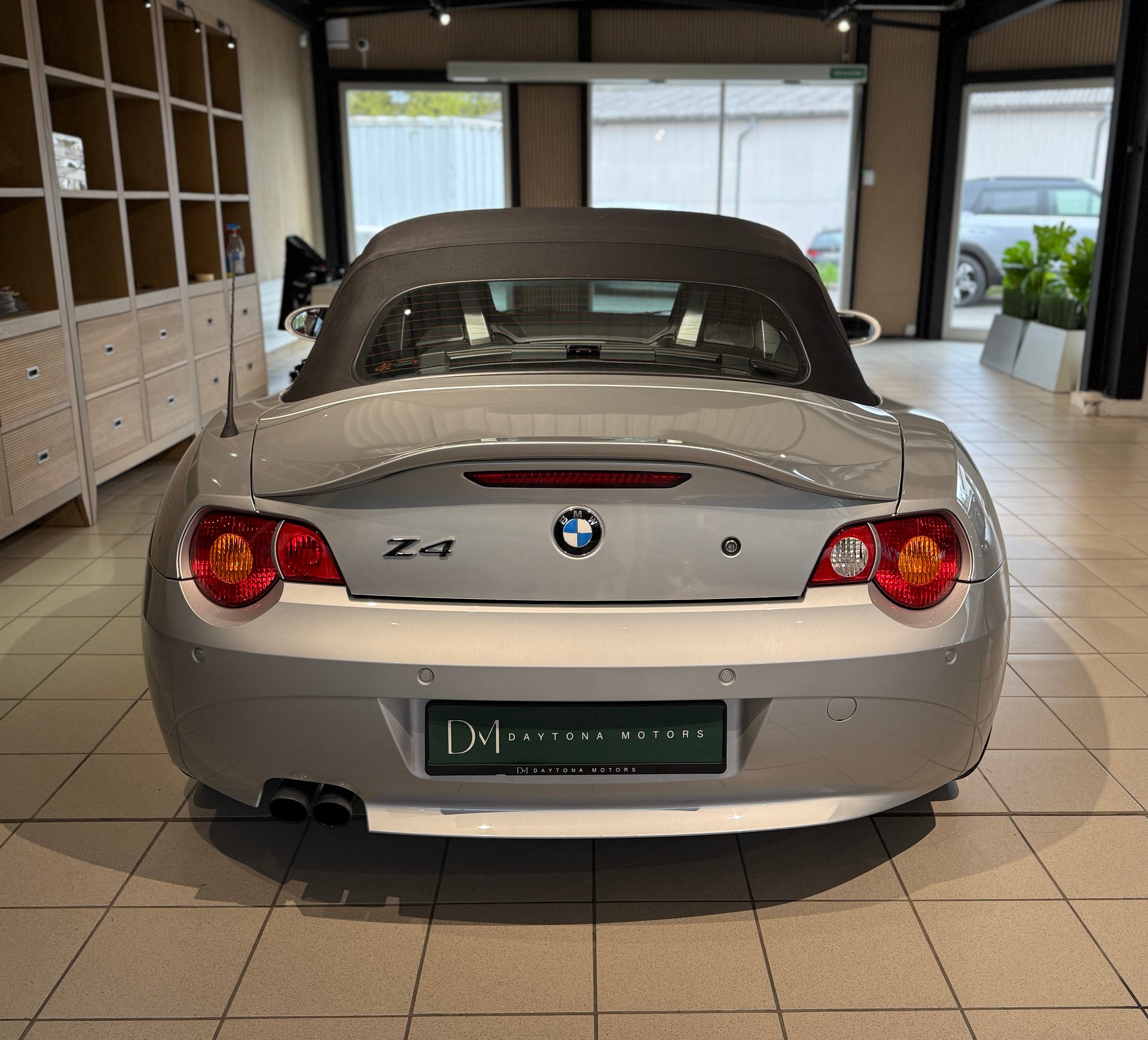 BMW Z4 2.2i Roadster-image-12