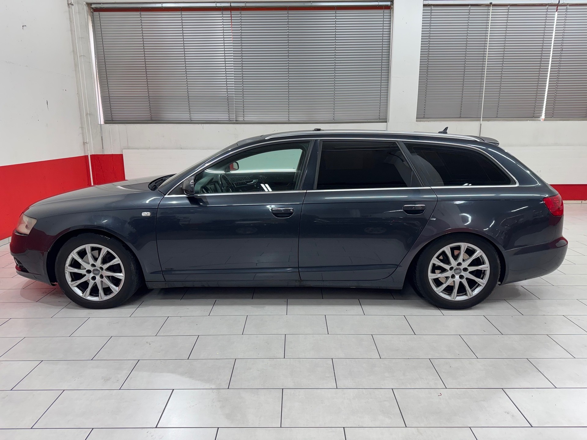AUDI A6 Avant 3.0 V6 TDI quattro-image-6