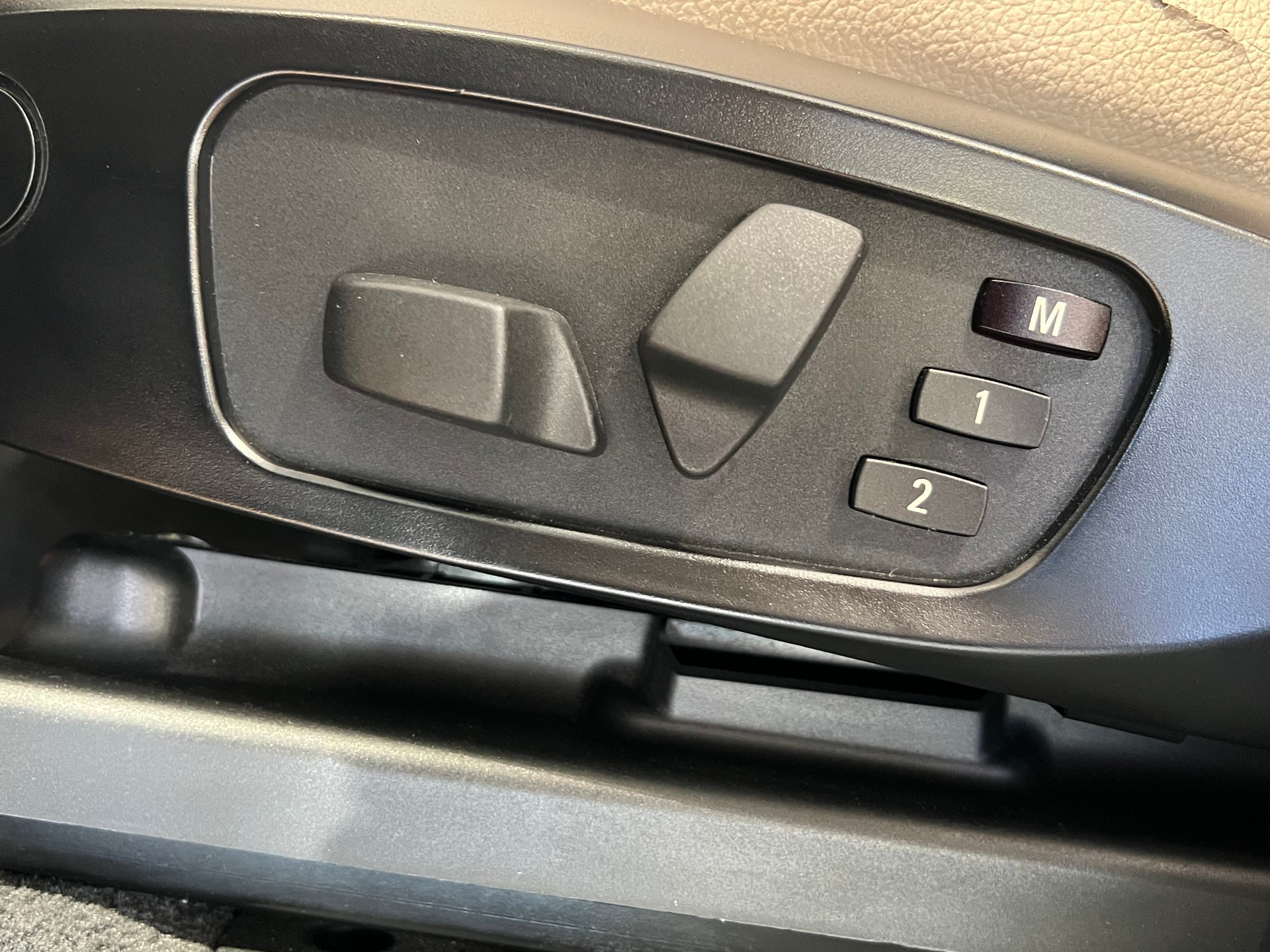 BMW X3 xDrive 35i Steptronic Automat *Schweizer Fahrzeug*-image-9