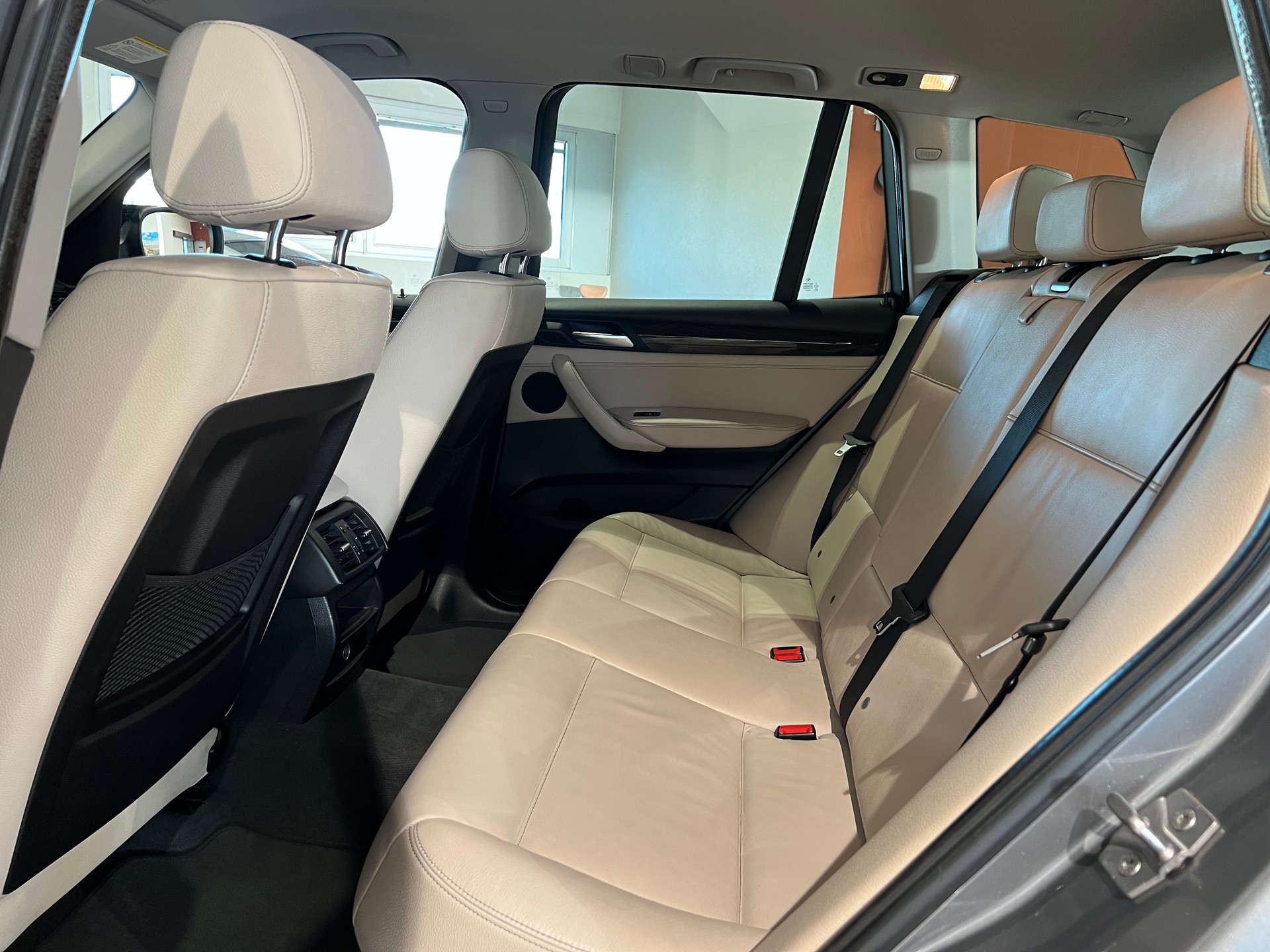 BMW X3 xDrive 35i Steptronic Automat *Schweizer Fahrzeug*-image-11