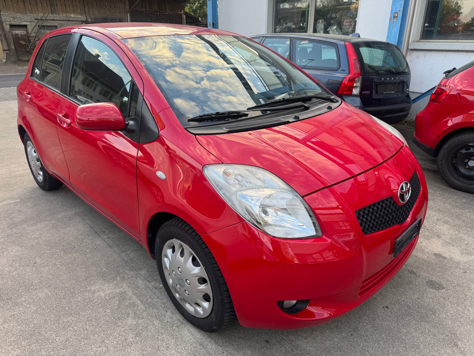 TOYOTA Yaris 1.3 Linea Sol-image-1