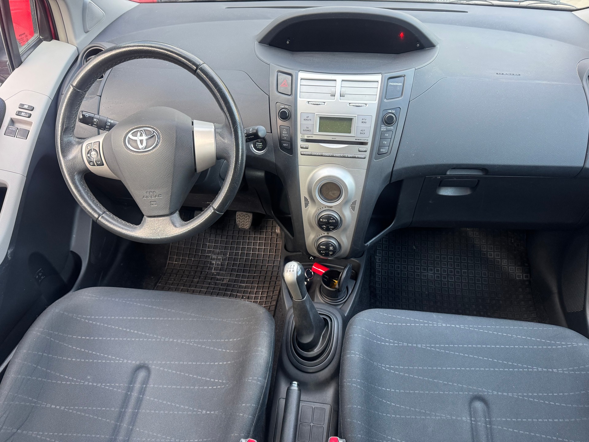 TOYOTA Yaris 1.3 Linea Sol-image-5