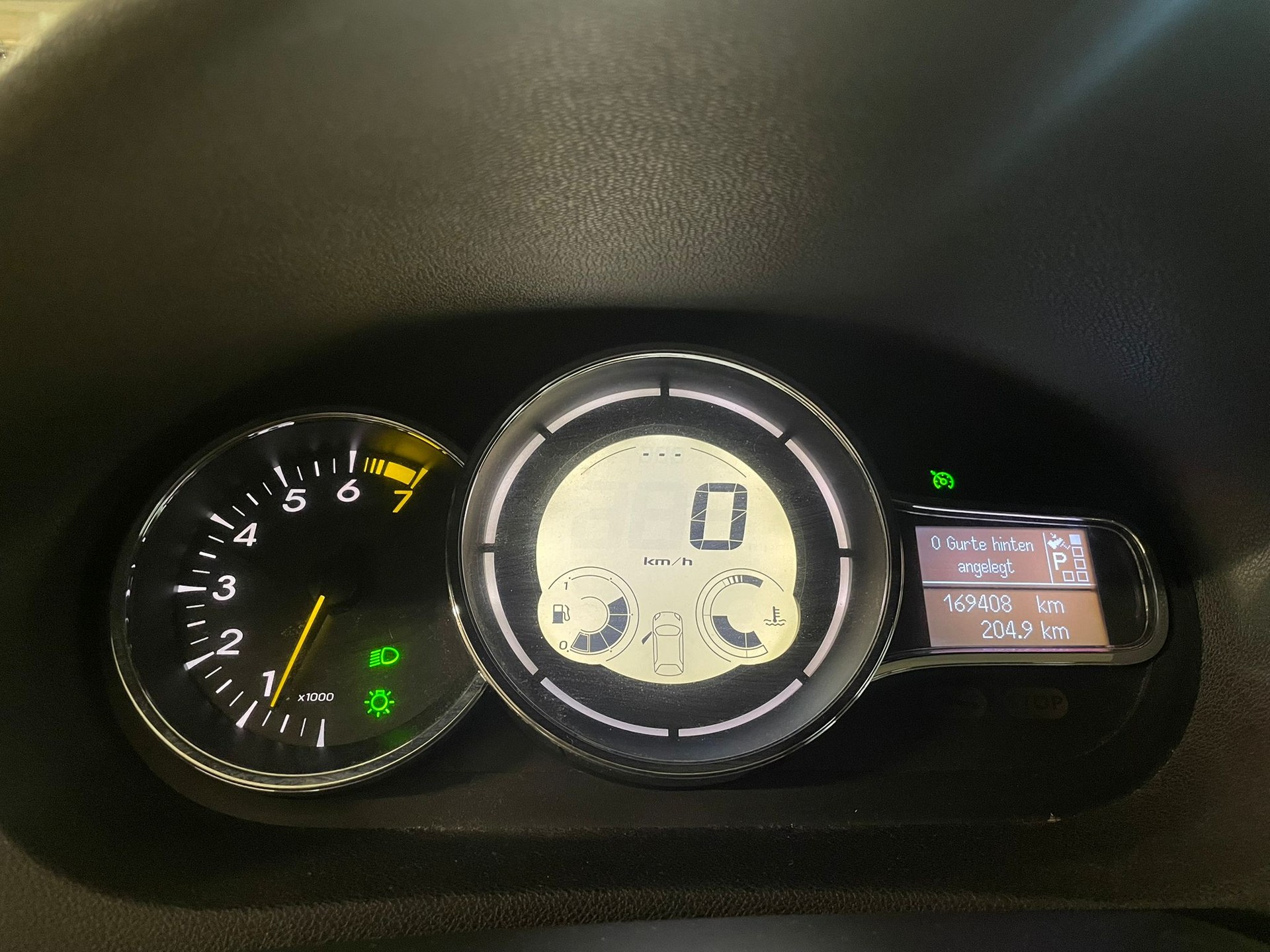 RENAULT Mégane Grandtour 2.0 16V Dynamique CVT-image-10