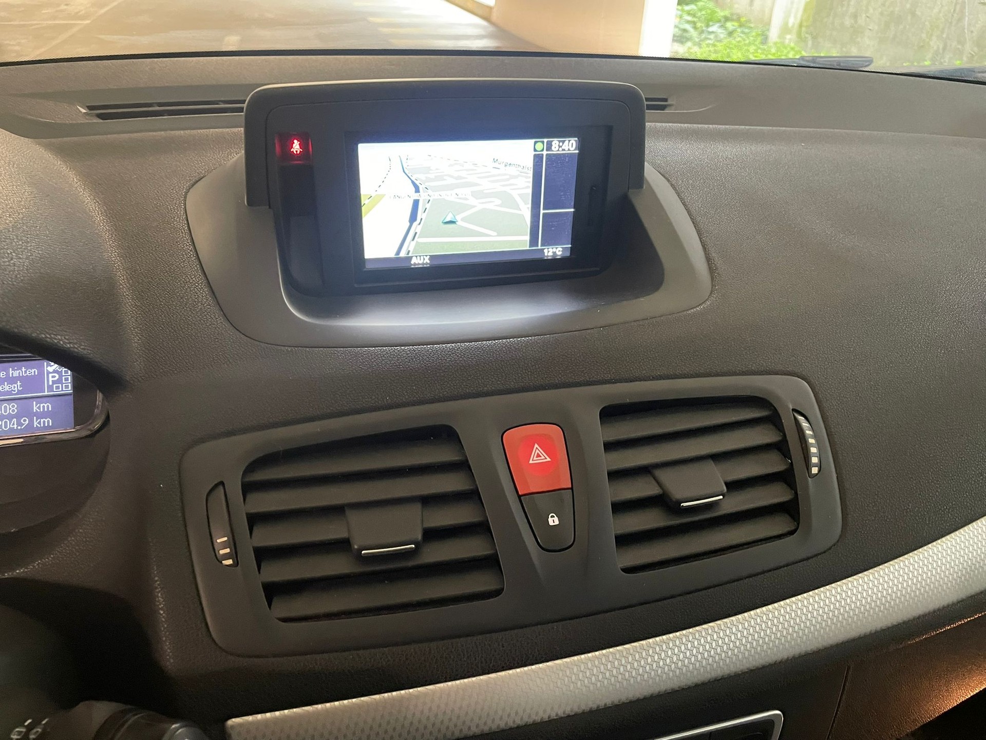 RENAULT Mégane Grandtour 2.0 16V Dynamique CVT-image-11