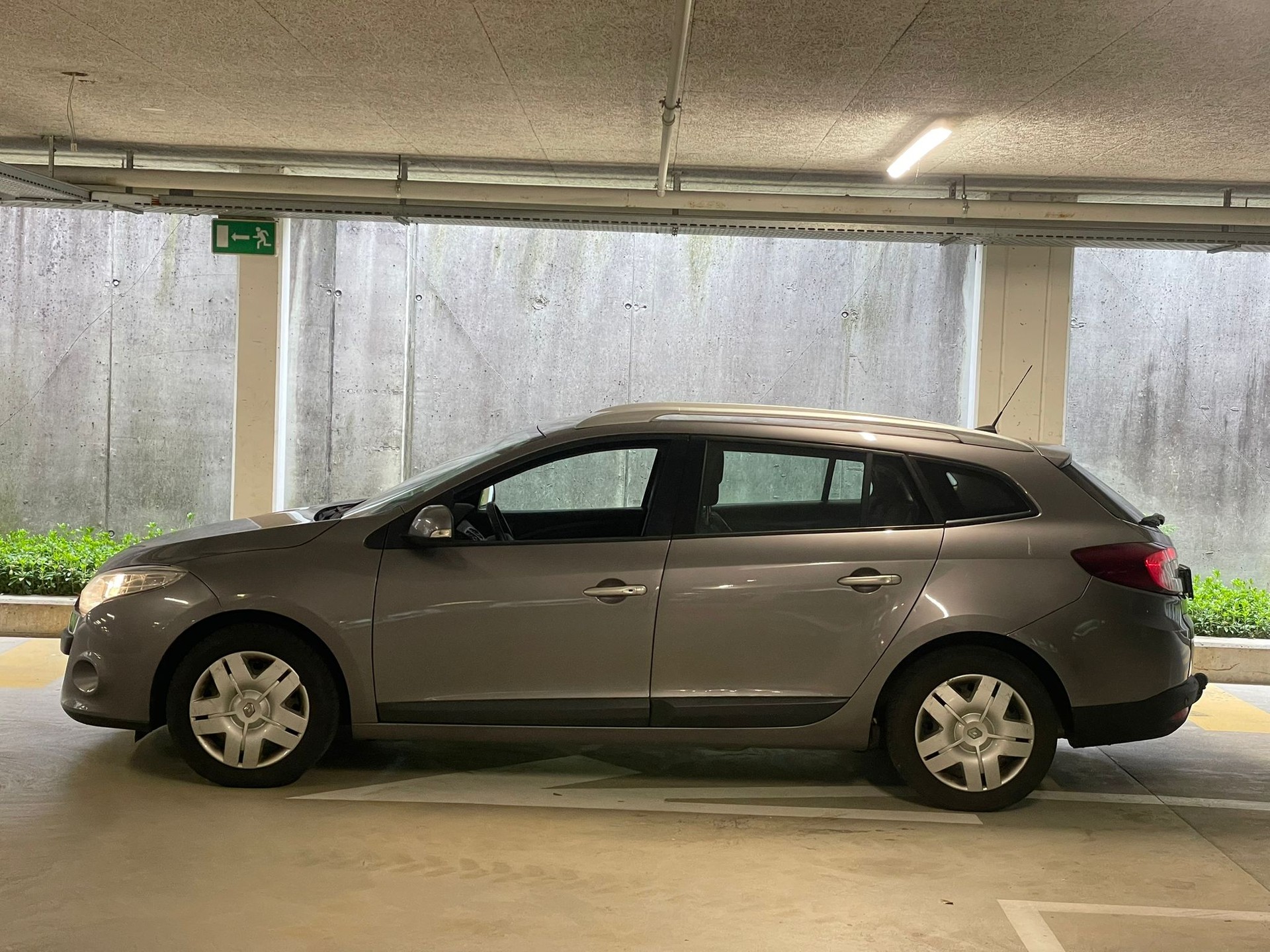 RENAULT Mégane Grandtour 2.0 16V Dynamique CVT-showroom-element-1