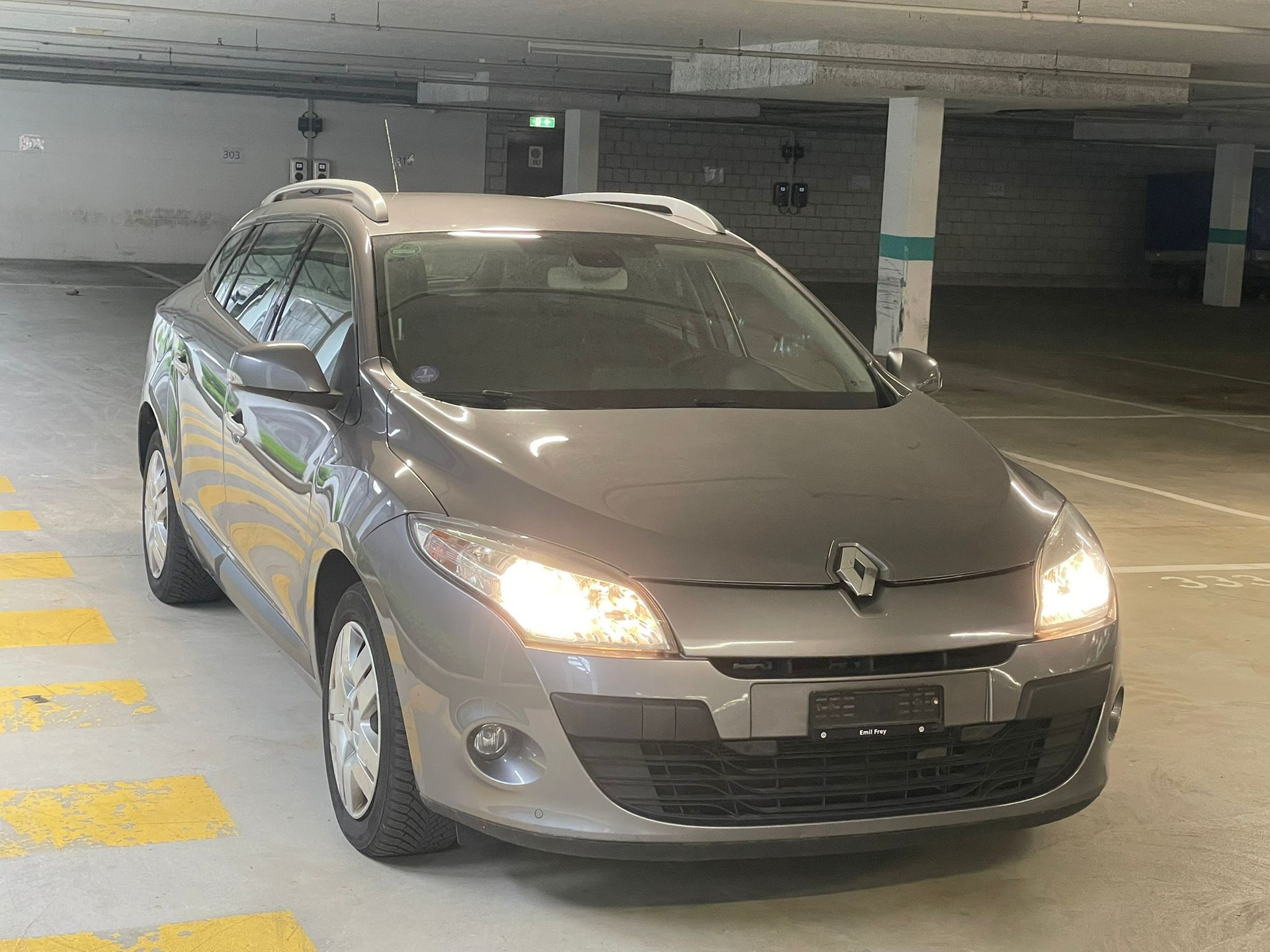 RENAULT Mégane Grandtour 2.0 16V Dynamique CVT-image-5