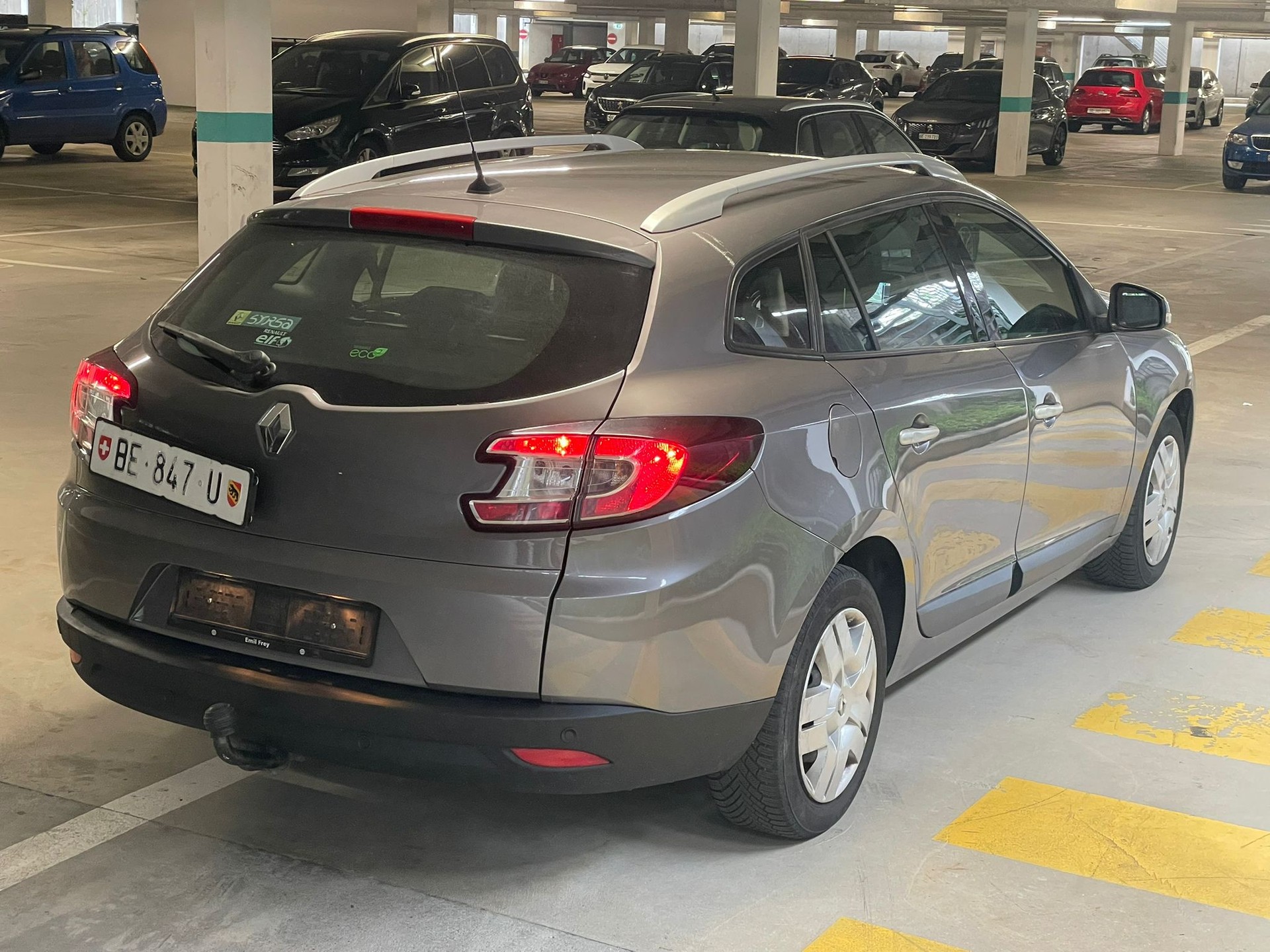 RENAULT Mégane Grandtour 2.0 16V Dynamique CVT-image-4
