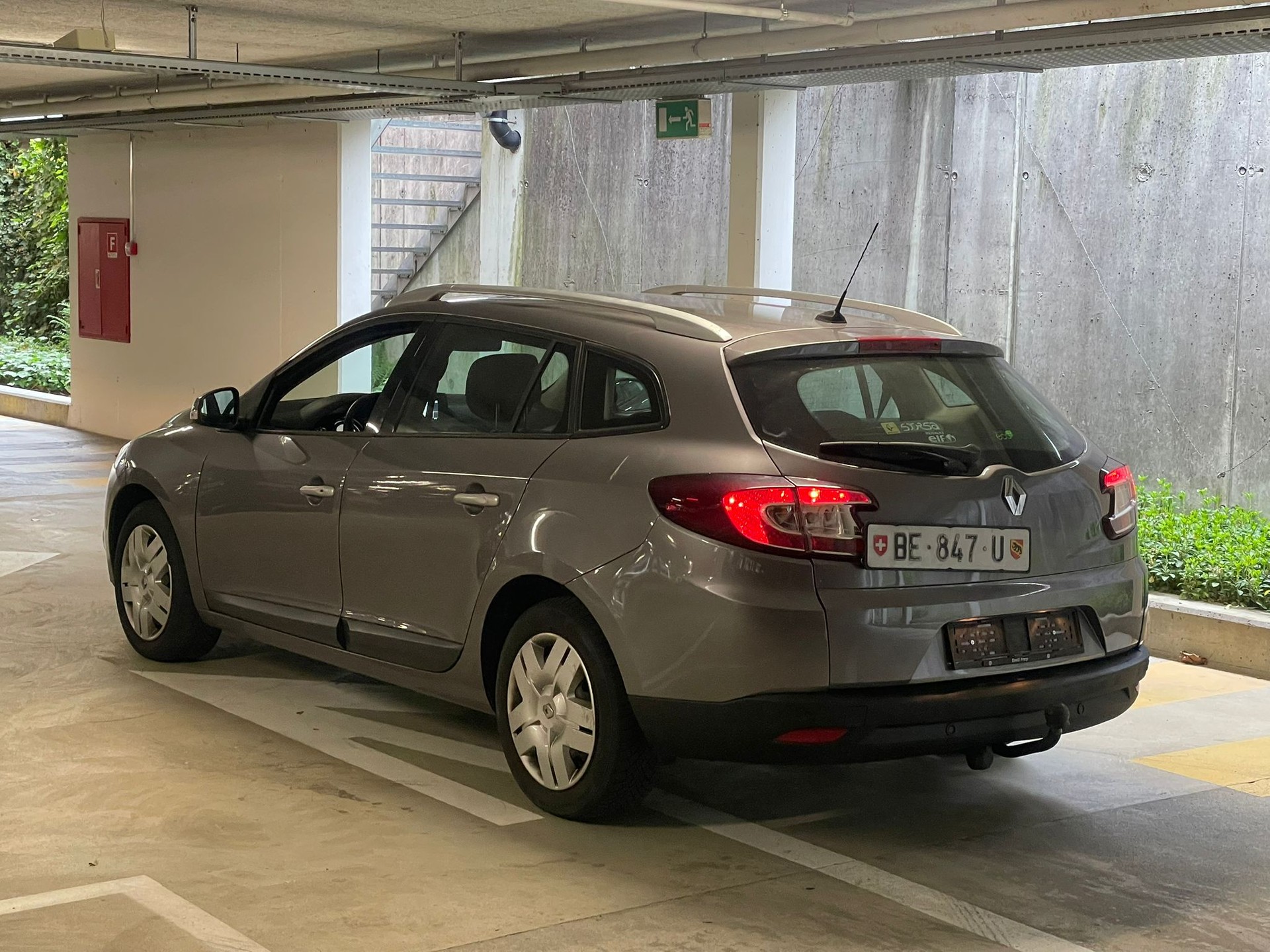 RENAULT Mégane Grandtour 2.0 16V Dynamique CVT-showroom-element-2