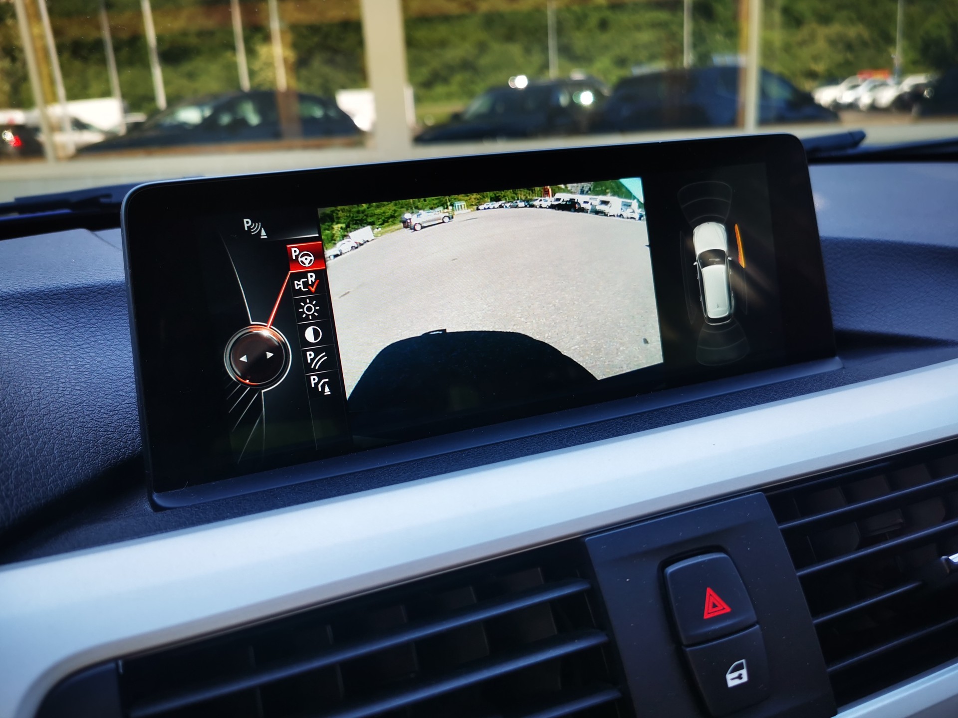 BMW 330i xDrive Touring Steptronic-image-12