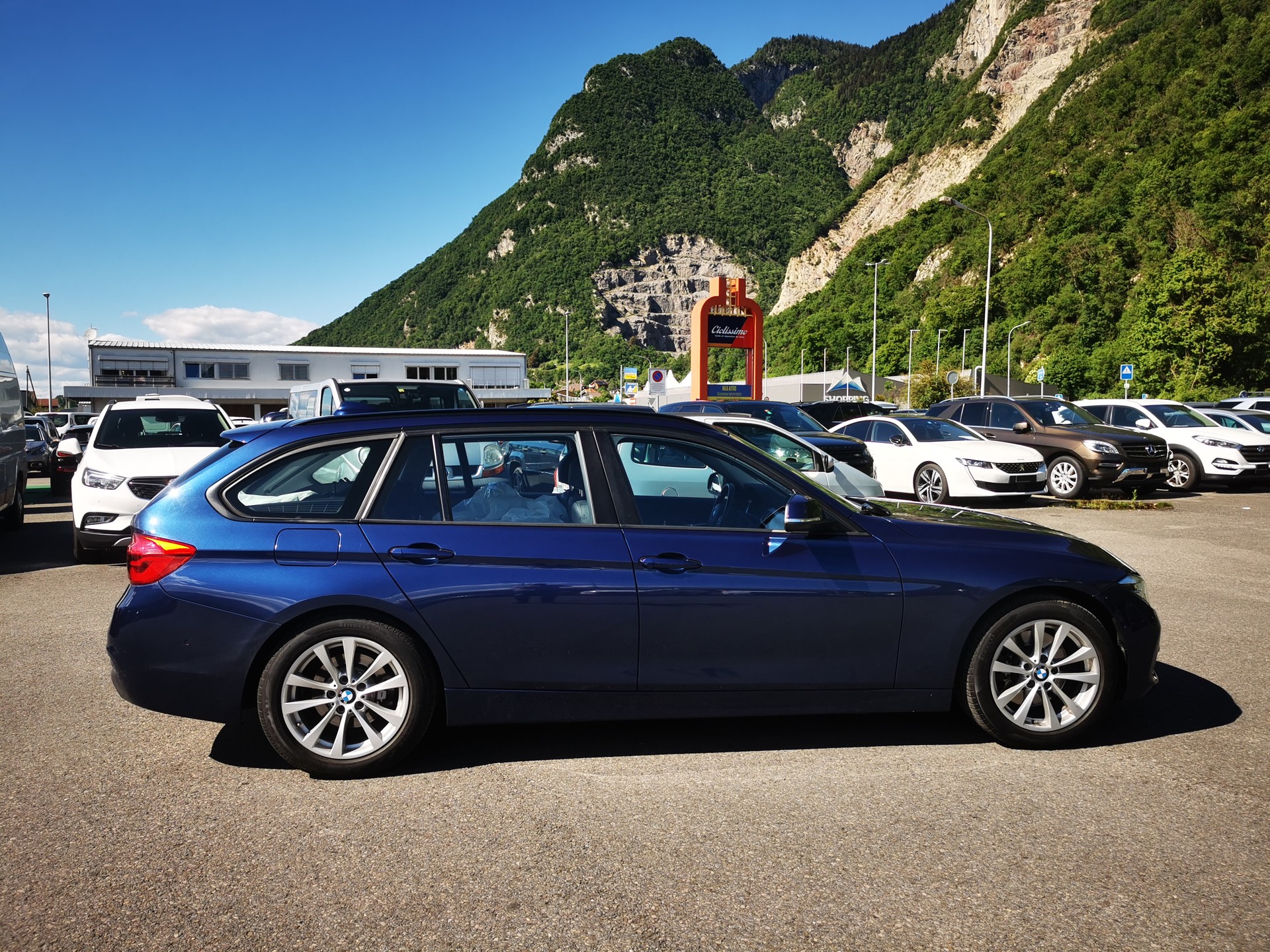 BMW 330i xDrive Touring Steptronic-image-3