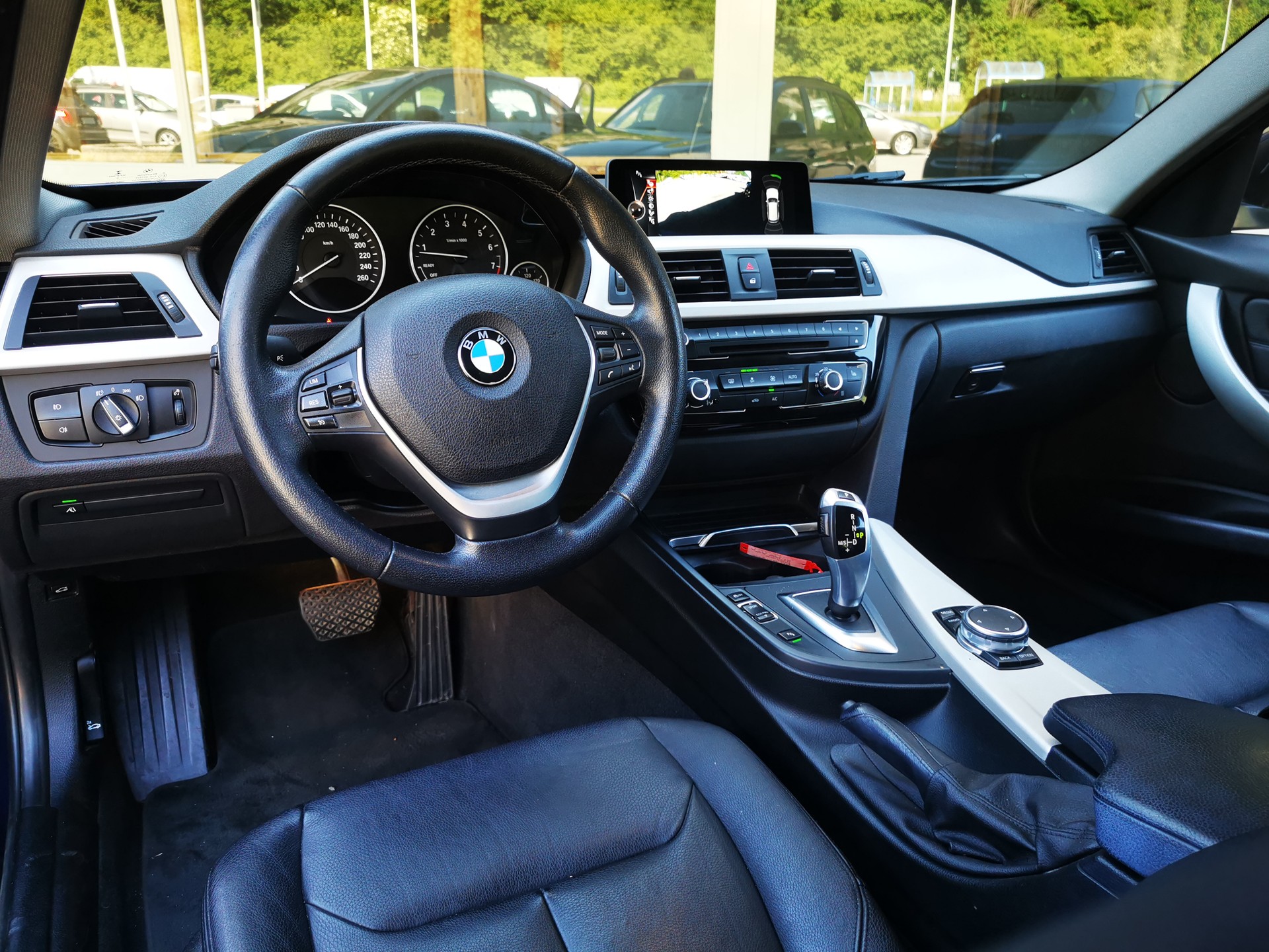 BMW 330i xDrive Touring Steptronic-image-6
